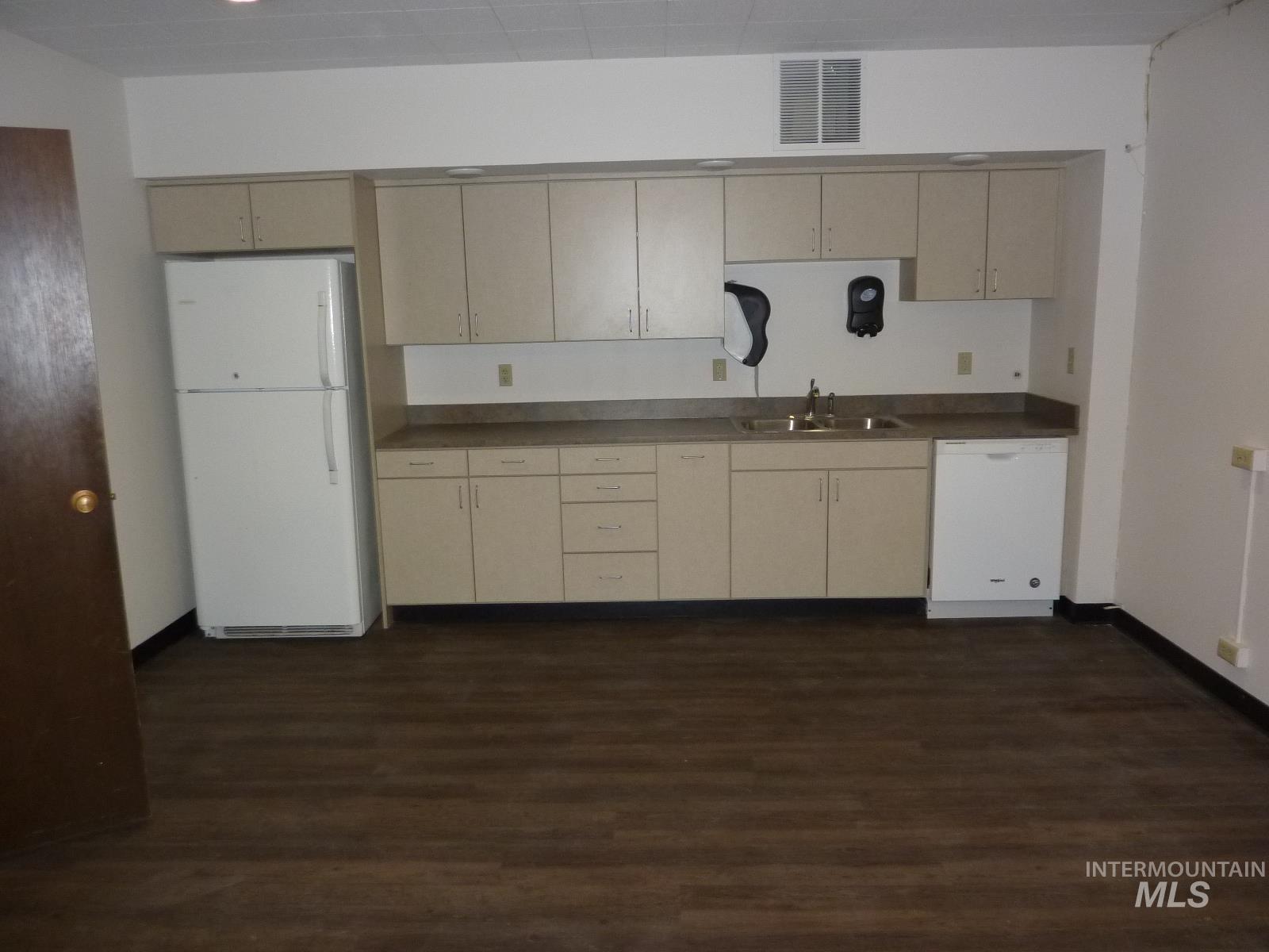 1031 21st Street, Lewiston, Idaho 83501-1927, Business/Commercial For Sale, Price $891,000,MLS 98956162