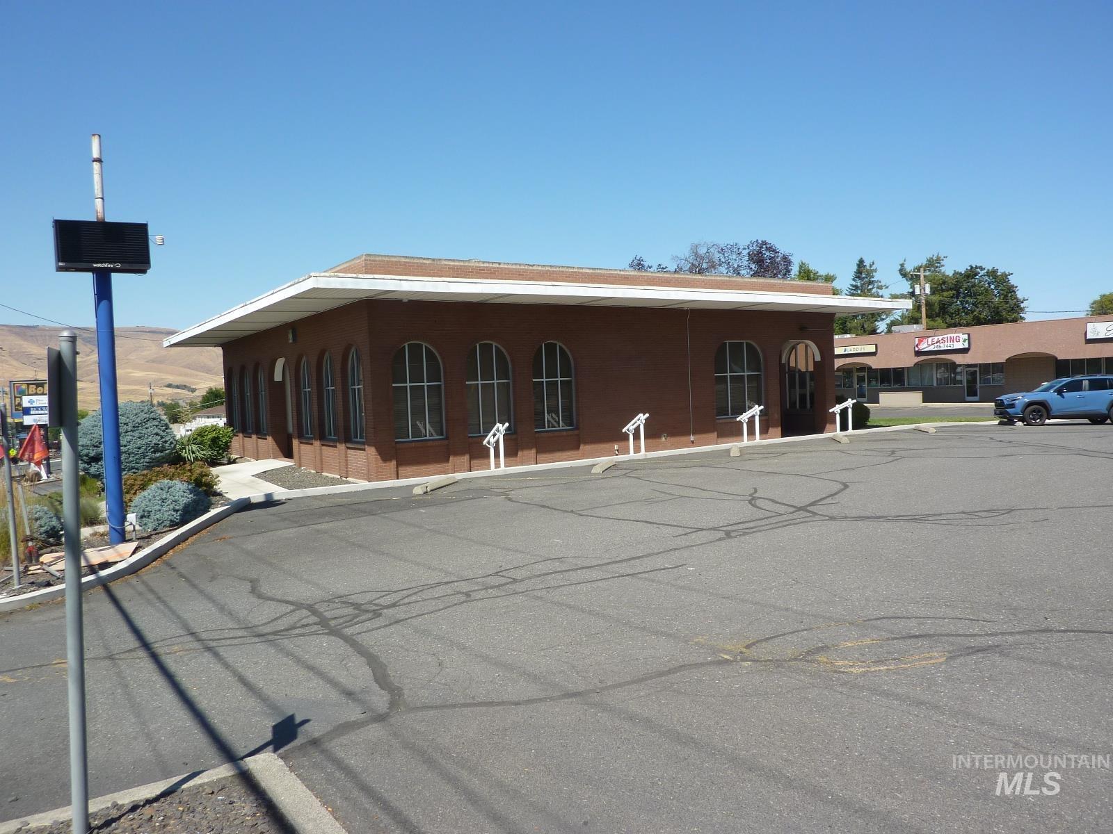 1031 21st Street, Lewiston, Idaho 83501-1927, Business/Commercial For Sale, Price $891,000,MLS 98956162