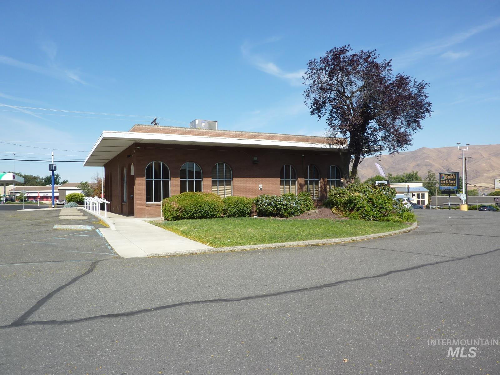 1031 21st Street, Lewiston, Idaho 83501-1927, Business/Commercial For Sale, Price $891,000,MLS 98956162
