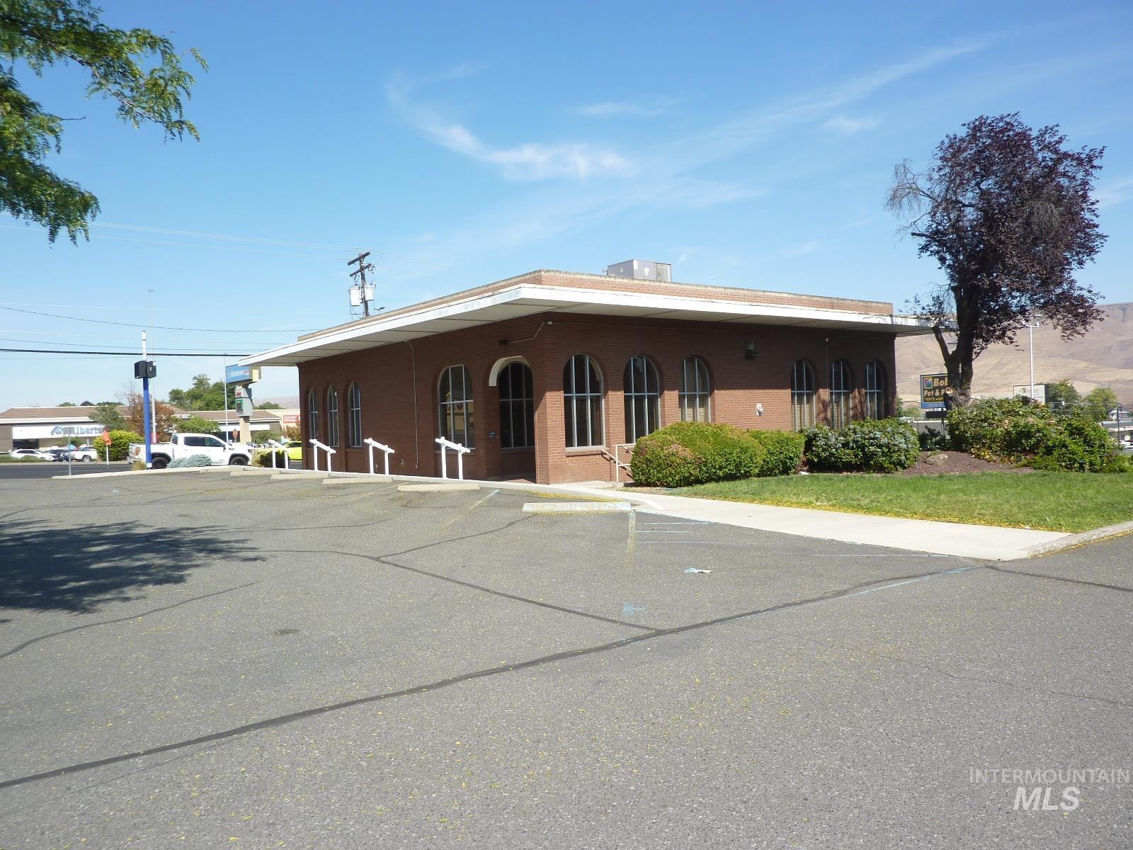 1031 21st Street, Lewiston, Idaho 83501-1927, Business/Commercial For Sale, Price $891,000,MLS 98956162