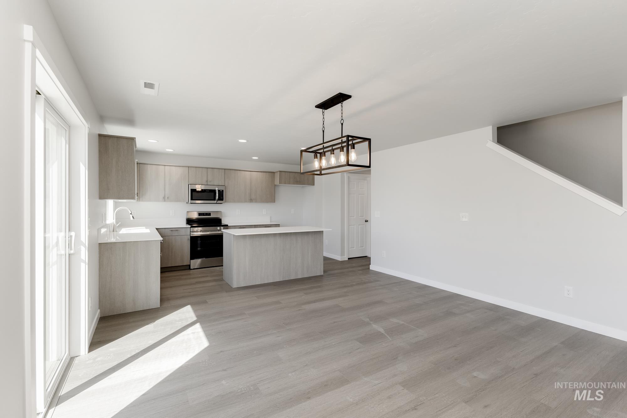 783 Morrow St, Mountain Home, Idaho 83647, 5 Bedrooms, 3 Bathrooms, Residential For Sale, Price $424,990,MLS 98956175