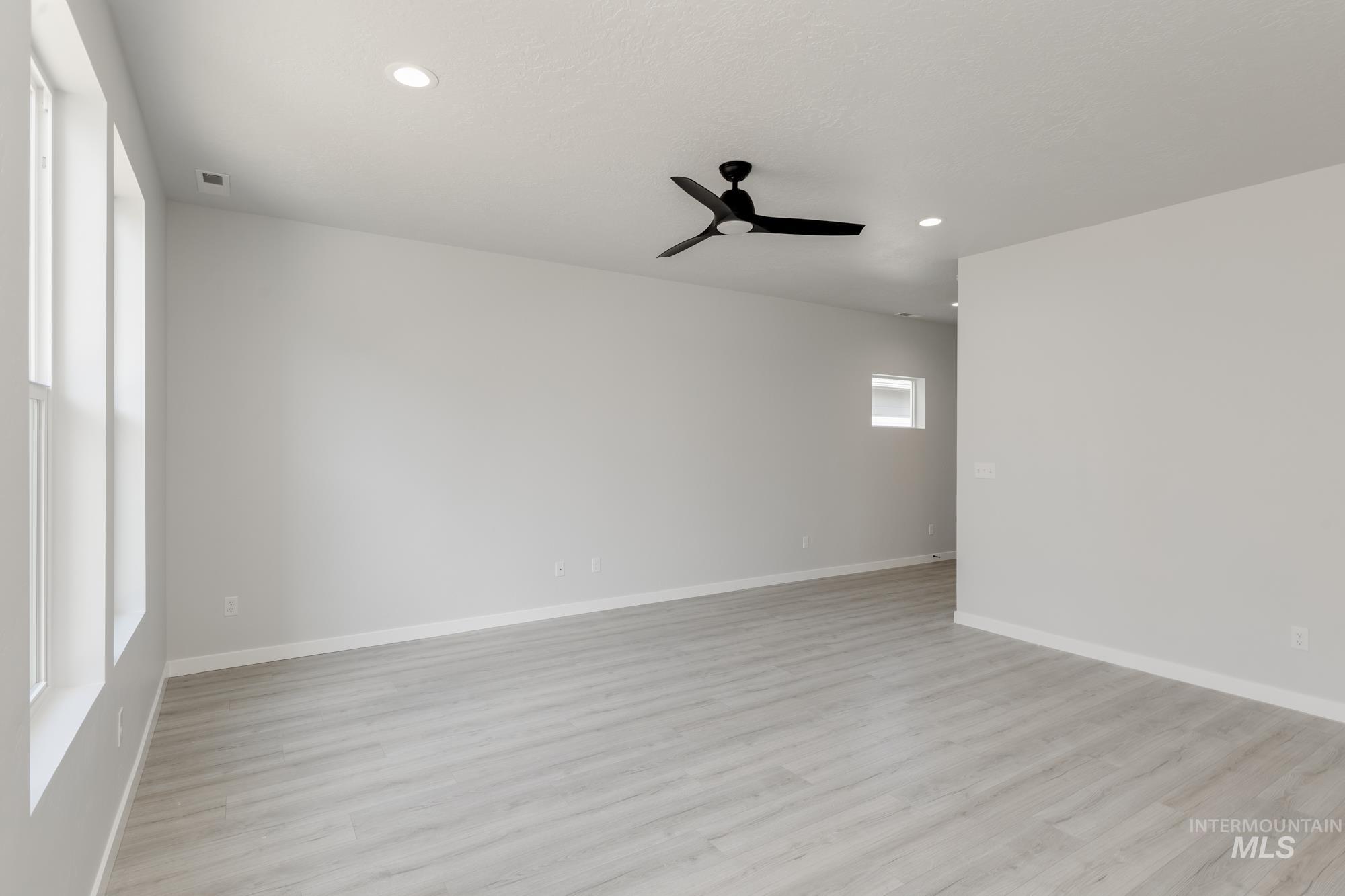 4209 E Woodmurra St, Meridian, Idaho 83642, 3 Bedrooms, 2.5 Bathrooms, Residential For Sale, Price $414,990,MLS 98956213