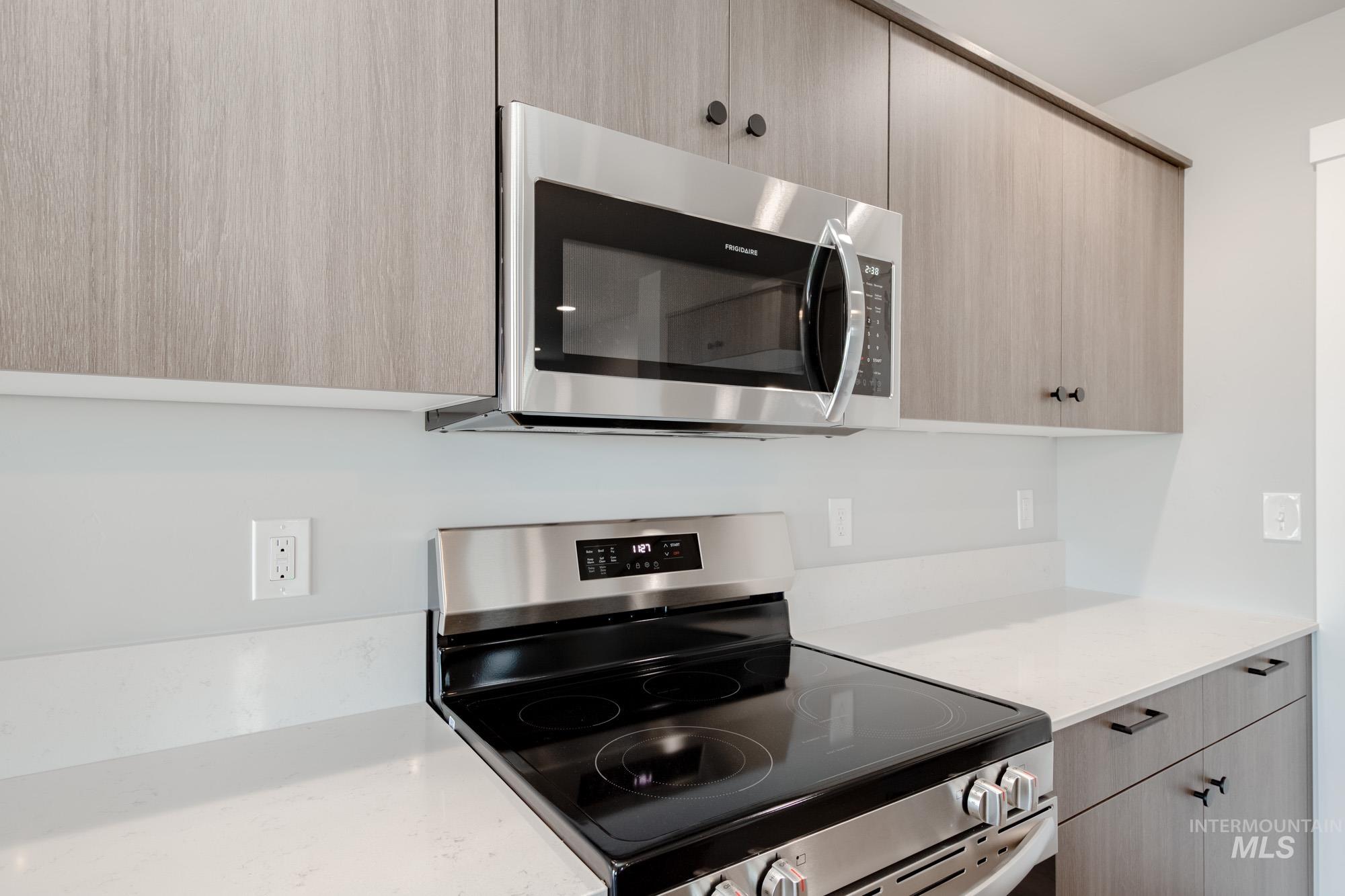 6817 S Old Farm Ave, Meridian, Idaho 83642, 3 Bedrooms, 2.5 Bathrooms, Residential For Sale, Price $414,990,MLS 98956239