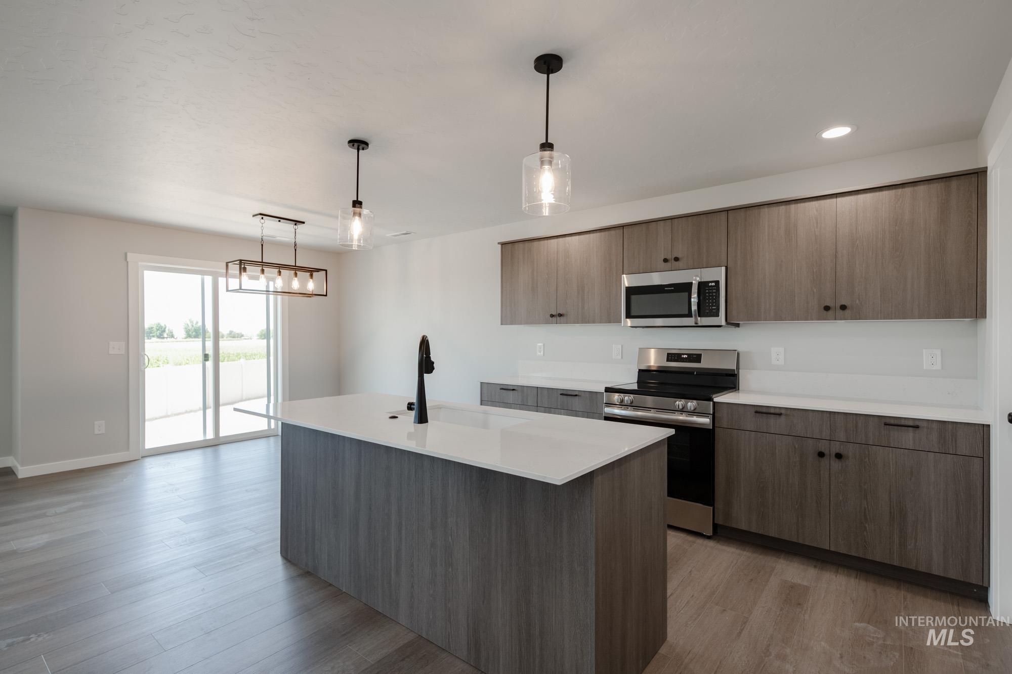 6817 S Old Farm Ave, Meridian, Idaho 83642, 3 Bedrooms, 2.5 Bathrooms, Residential For Sale, Price $414,990,MLS 98956239