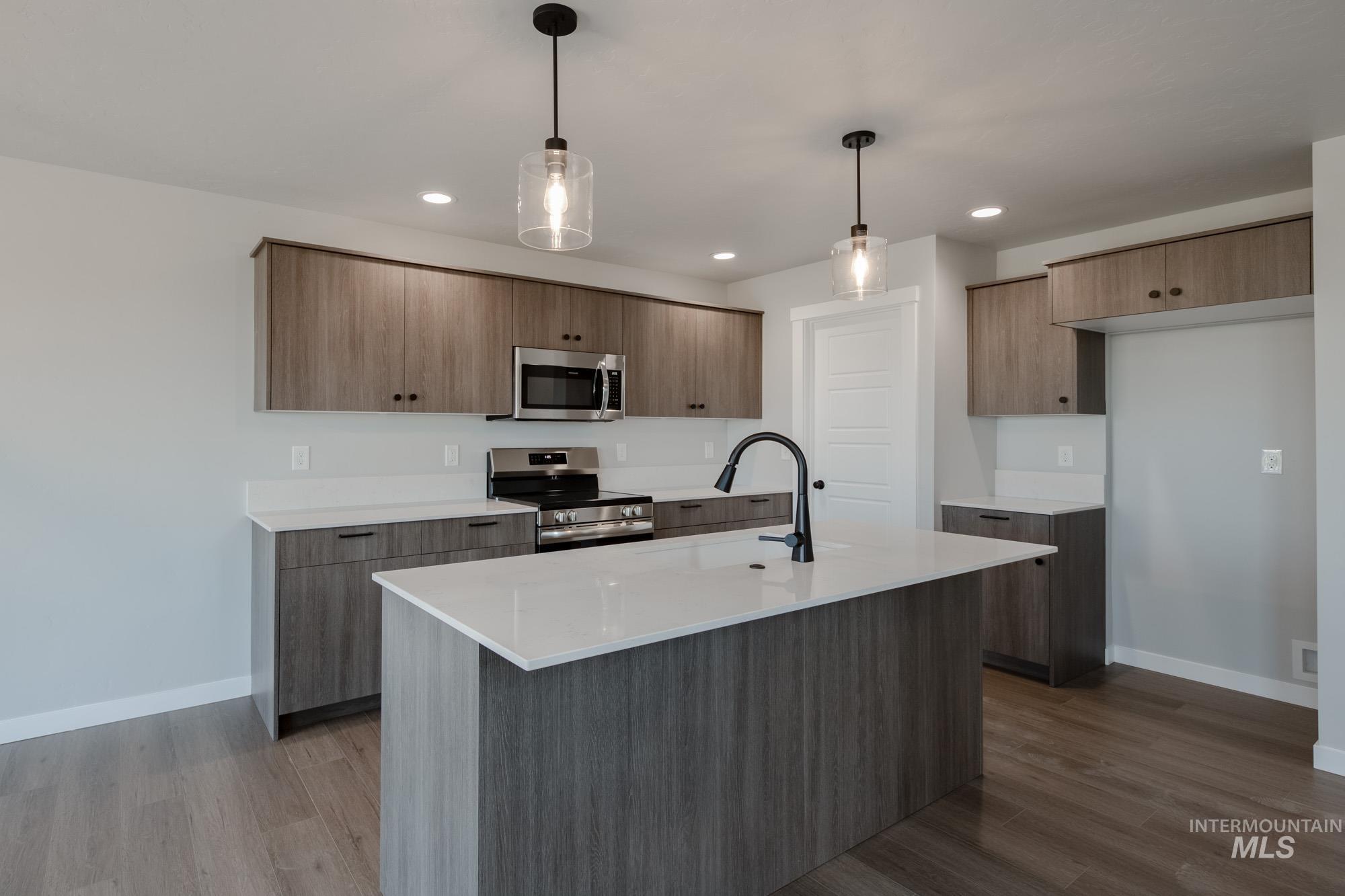 6817 S Old Farm Ave, Meridian, Idaho 83642, 3 Bedrooms, 2.5 Bathrooms, Residential For Sale, Price $414,990,MLS 98956239