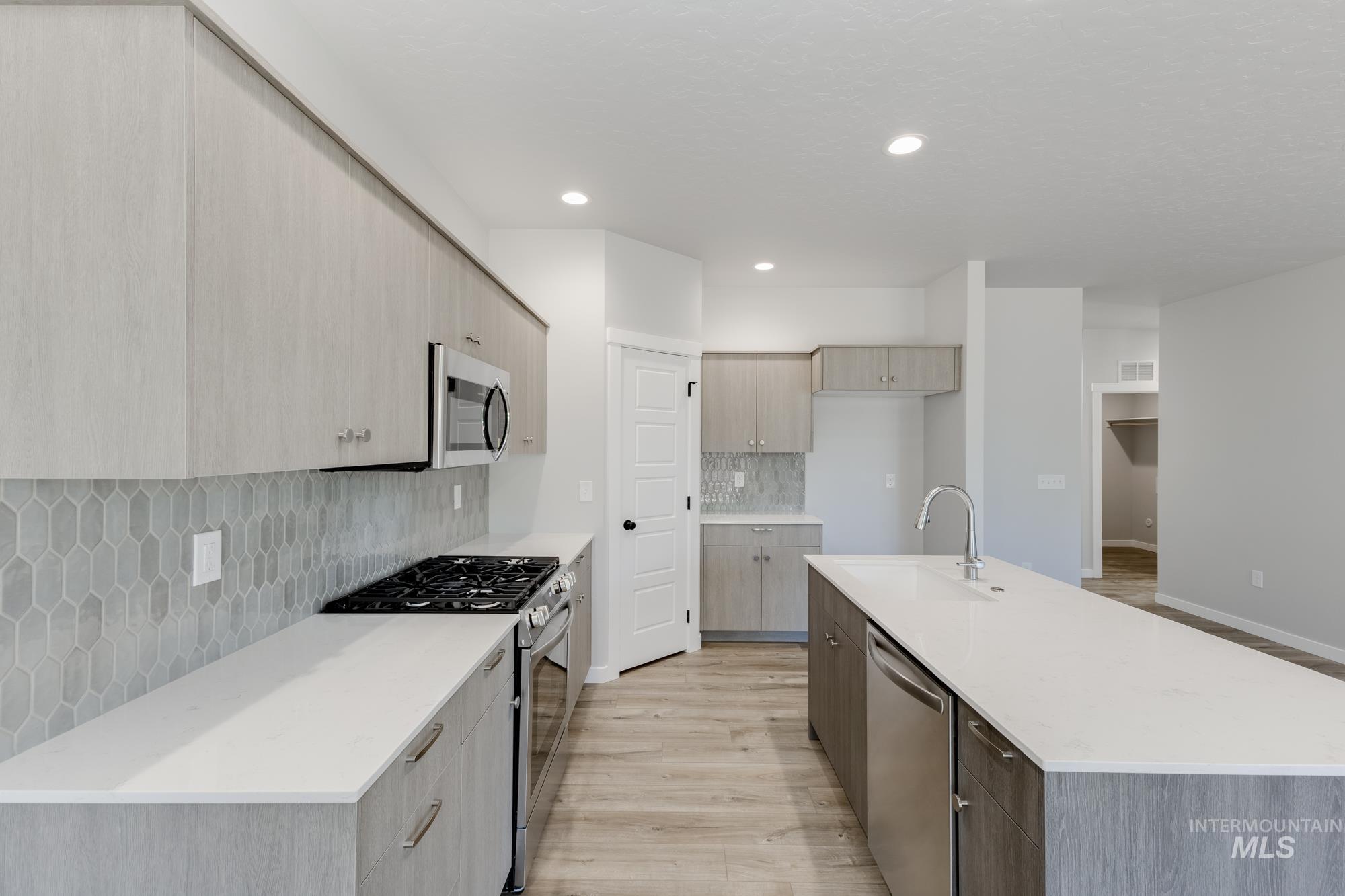 10108 W La Jolla Ct, Boise, Idaho 83709, 3 Bedrooms, 2 Bathrooms, Residential For Sale, Price $489,990,MLS 98956240