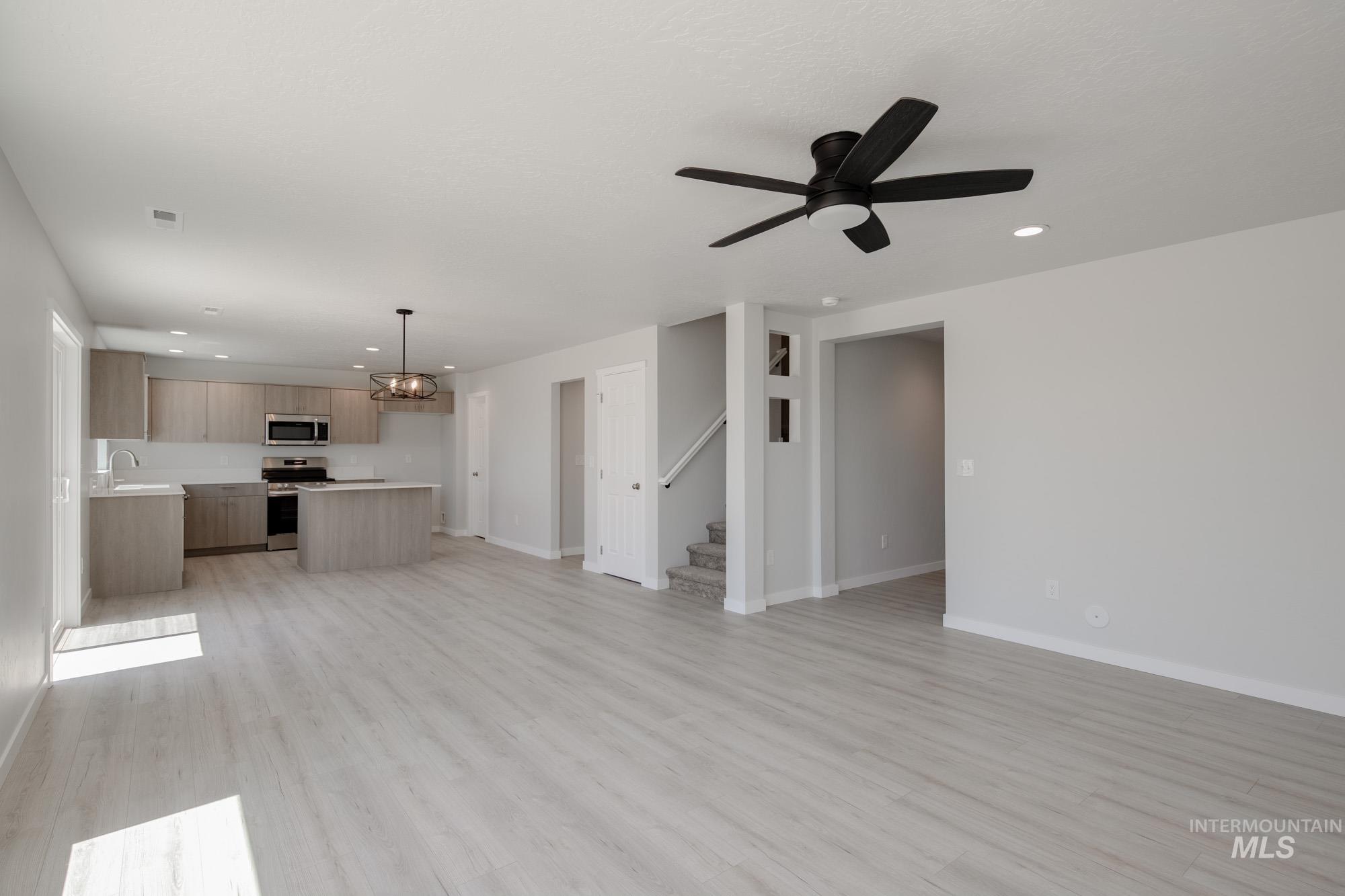 13307 Excavation Dr, Caldwell, Idaho 83607, 4 Bedrooms, 2.5 Bathrooms, Residential For Sale, Price $424,990,MLS 98956250