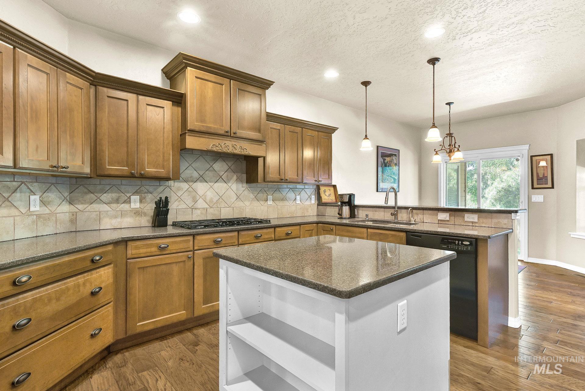 2025 N 6th E, Mountain Home, Idaho 83647, 4 Bedrooms, 3.5 Bathrooms, Residential For Sale, Price $739,000,MLS 98956280