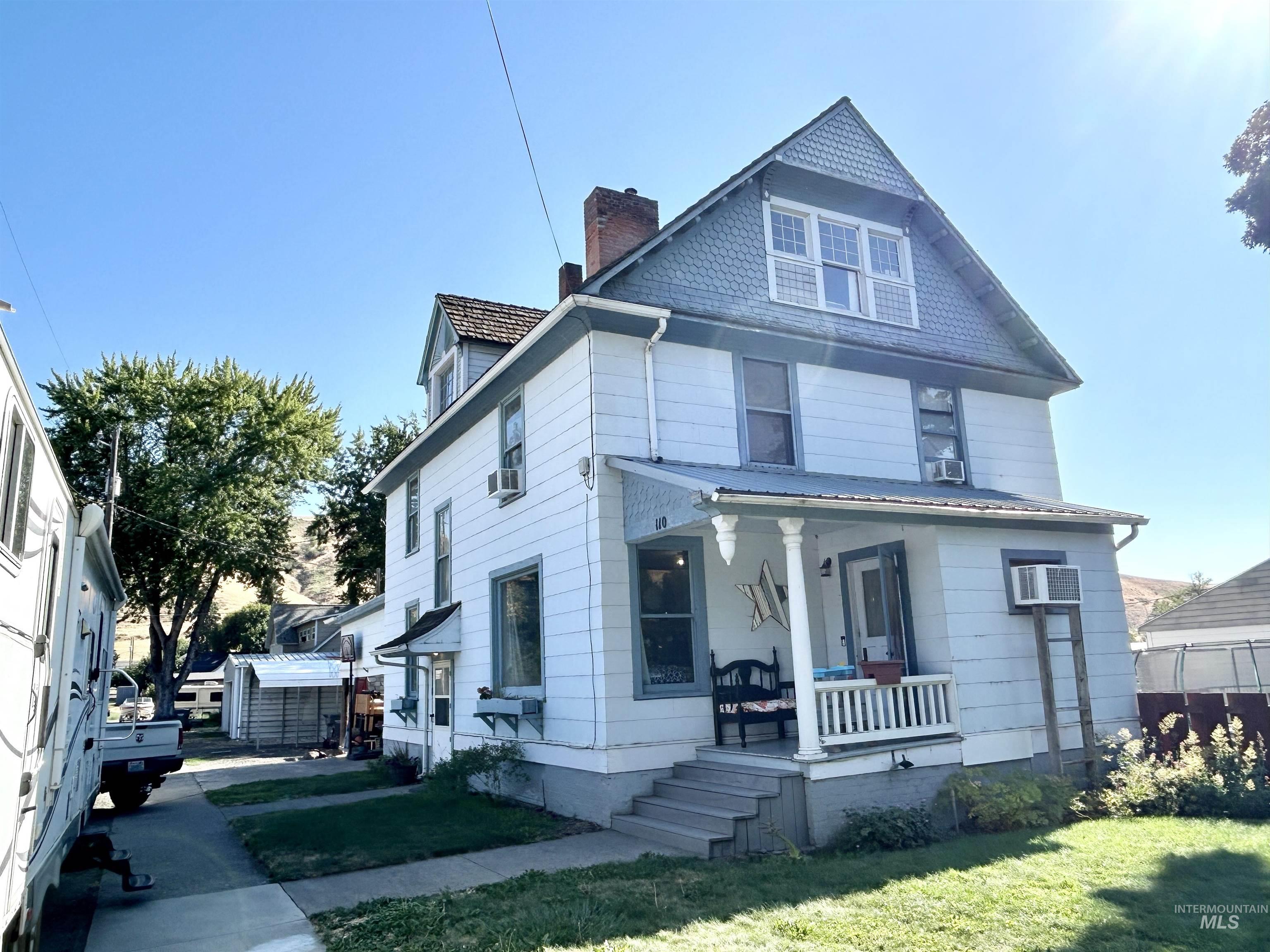 110 S 2nd St., Pomeroy, Washington 99347, 4 Bedrooms, 2 Bathrooms, Residential For Sale, Price $213,000,MLS 98956327