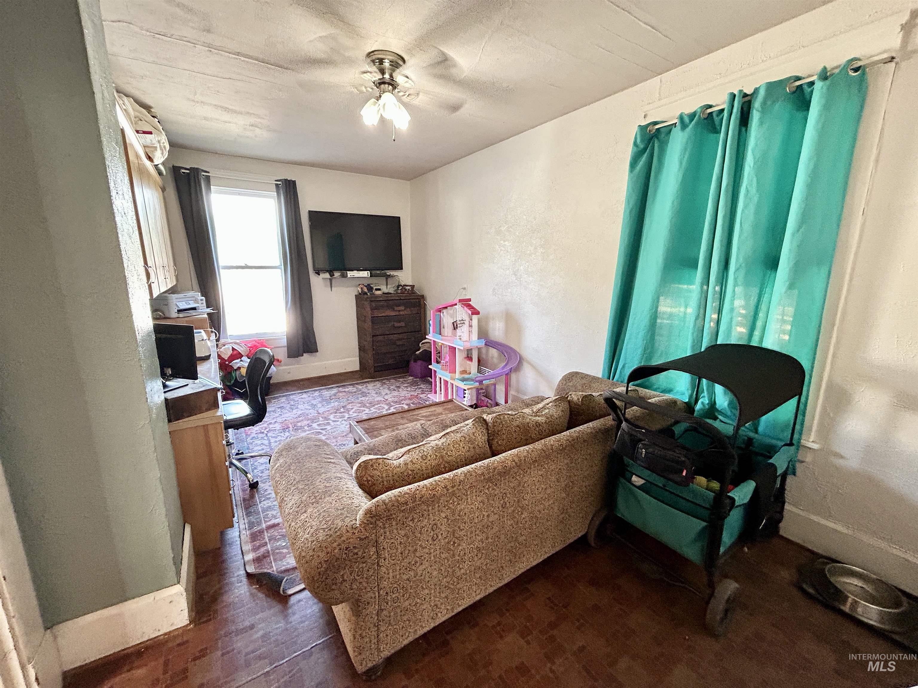 110 S 2nd St., Pomeroy, Washington 99347, 4 Bedrooms, 2 Bathrooms, Residential For Sale, Price $213,000,MLS 98956327