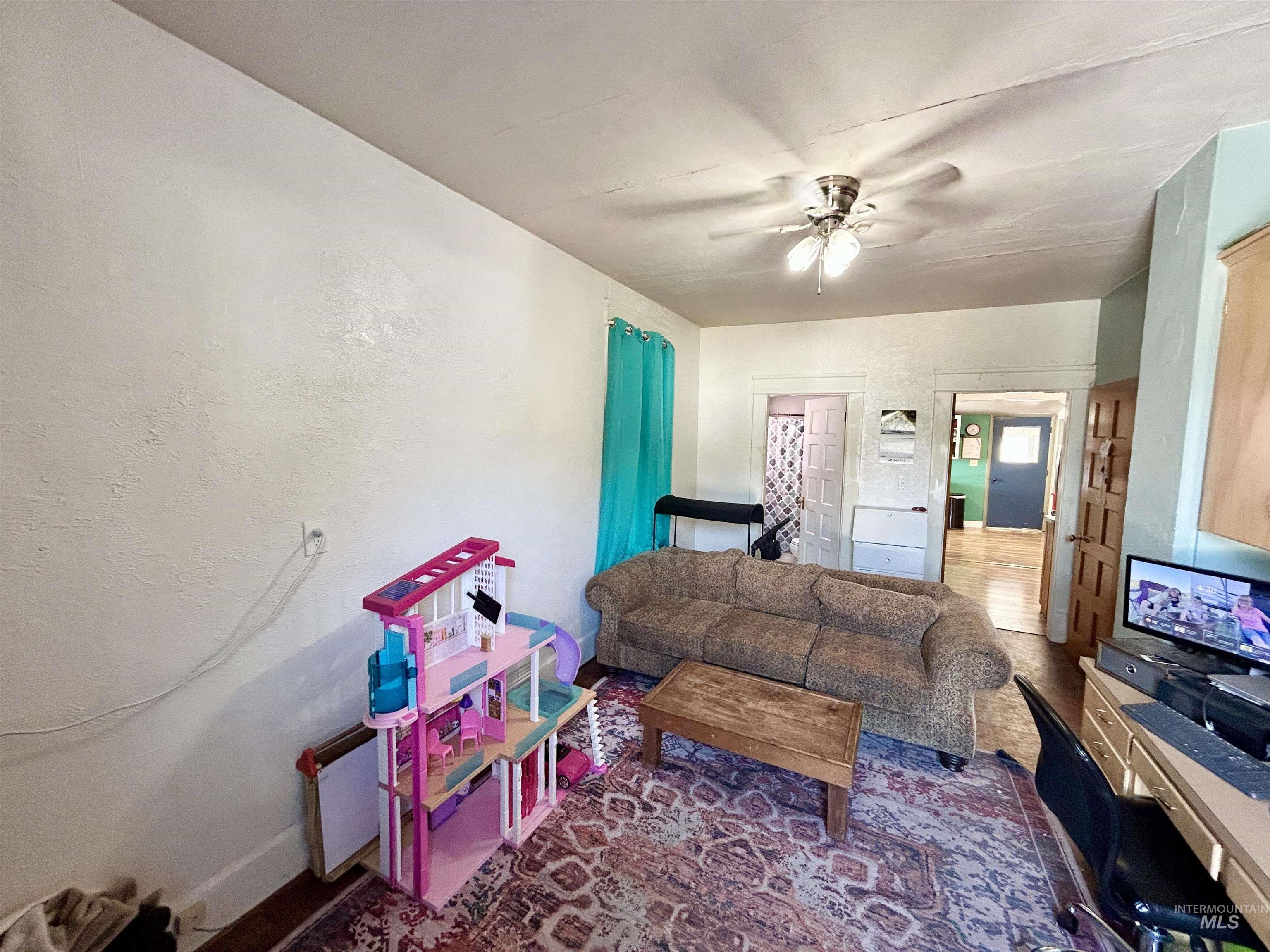 110 S 2nd St., Pomeroy, Washington 99347, 4 Bedrooms, 2 Bathrooms, Residential For Sale, Price $213,000,MLS 98956327