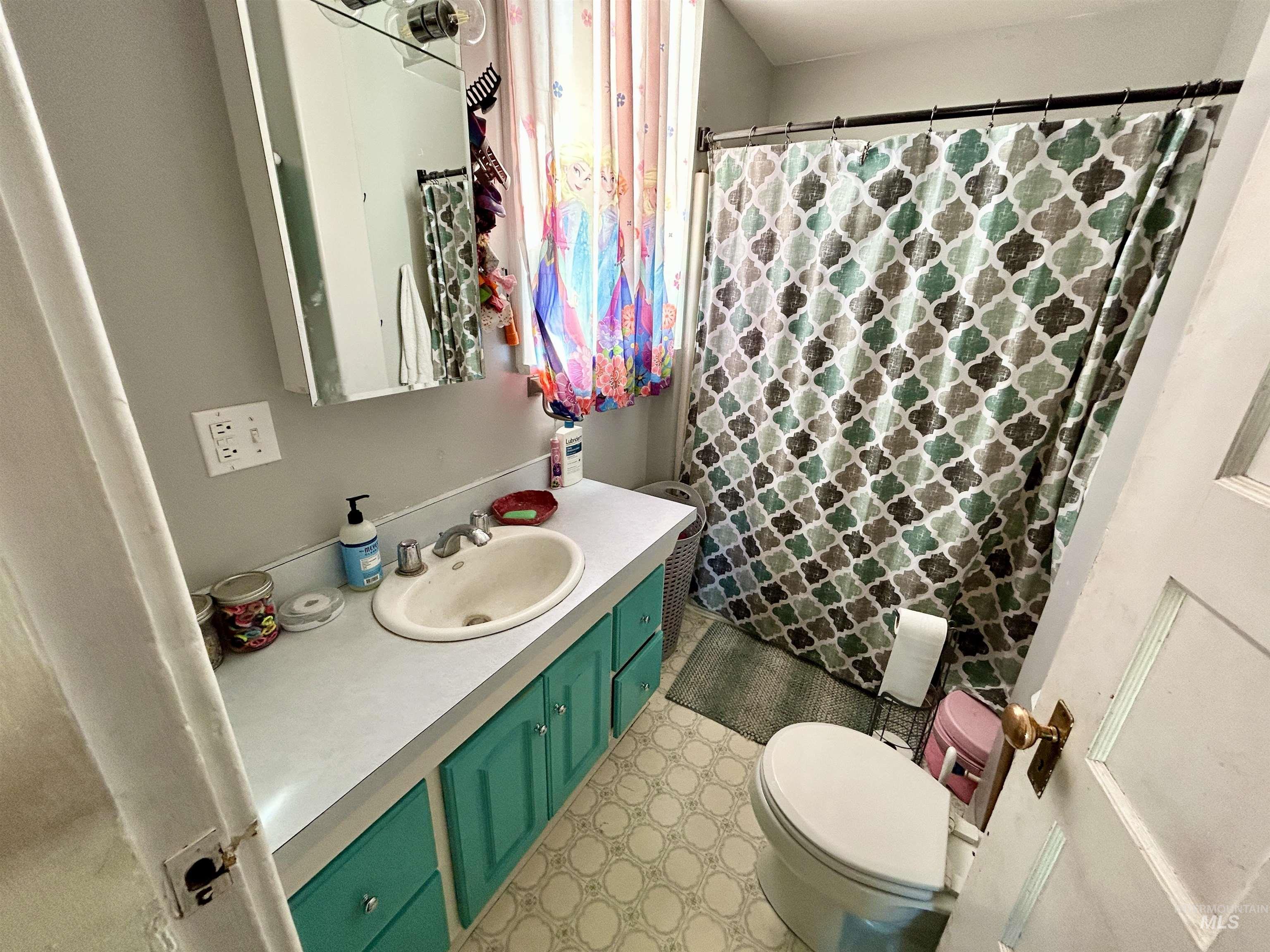 110 S 2nd St., Pomeroy, Washington 99347, 4 Bedrooms, 2 Bathrooms, Residential For Sale, Price $213,000,MLS 98956327