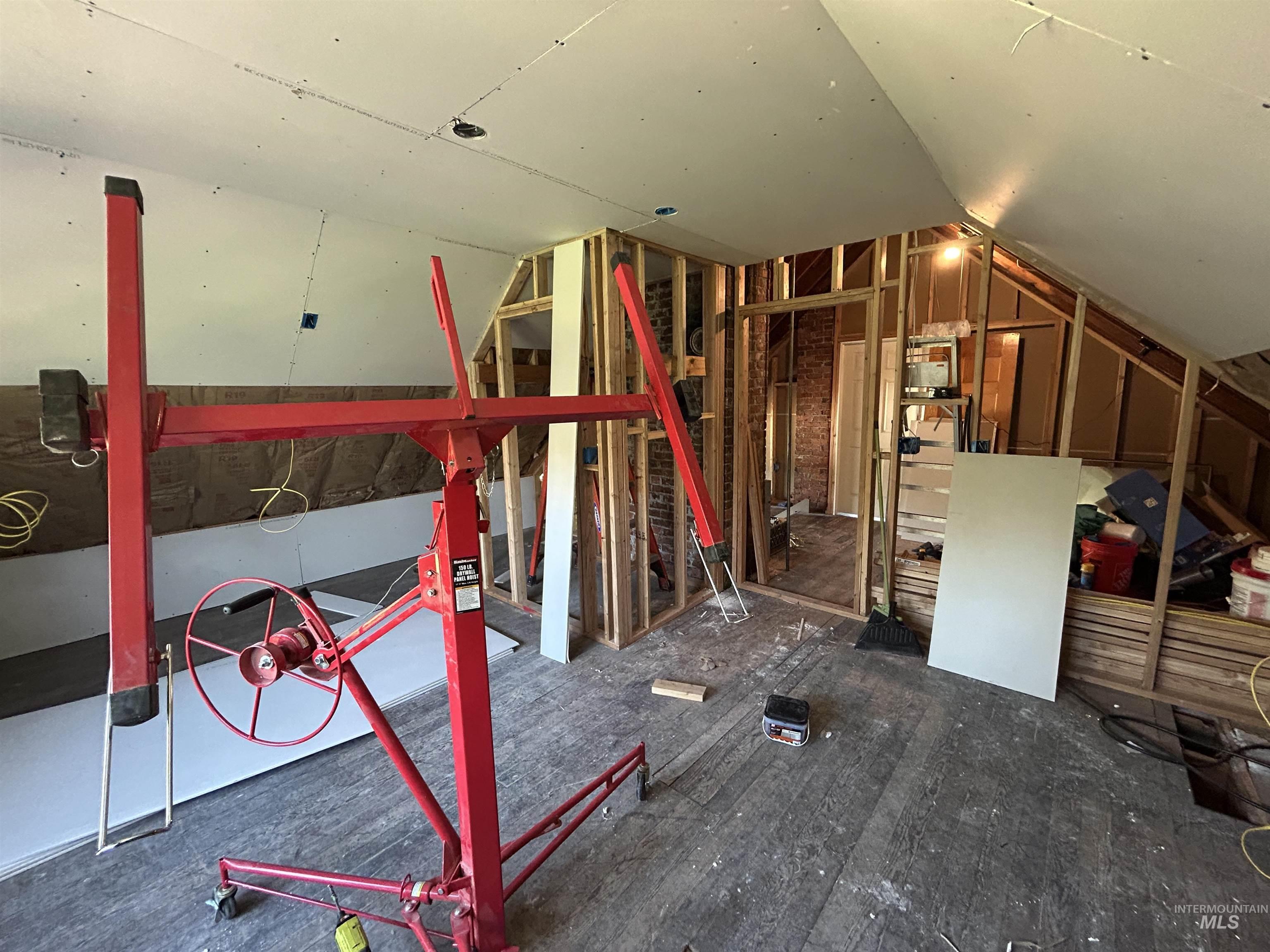 110 S 2nd St., Pomeroy, Washington 99347, 4 Bedrooms, 2 Bathrooms, Residential For Sale, Price $213,000,MLS 98956327