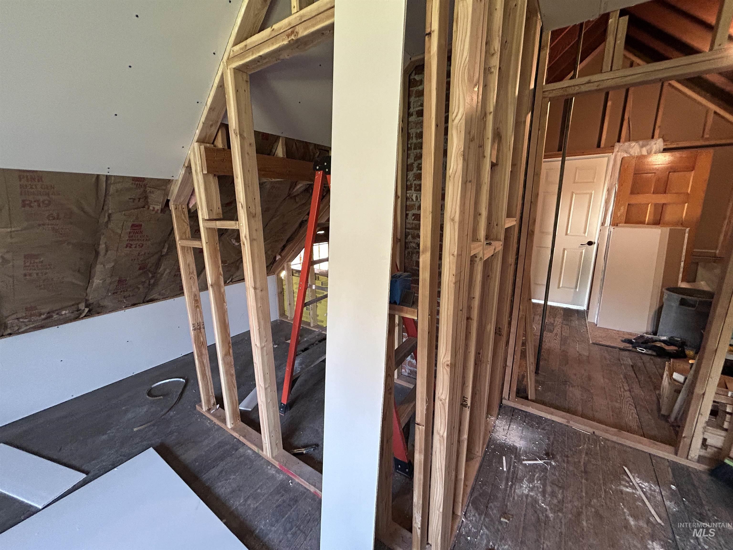 110 S 2nd St., Pomeroy, Washington 99347, 4 Bedrooms, 2 Bathrooms, Residential For Sale, Price $213,000,MLS 98956327