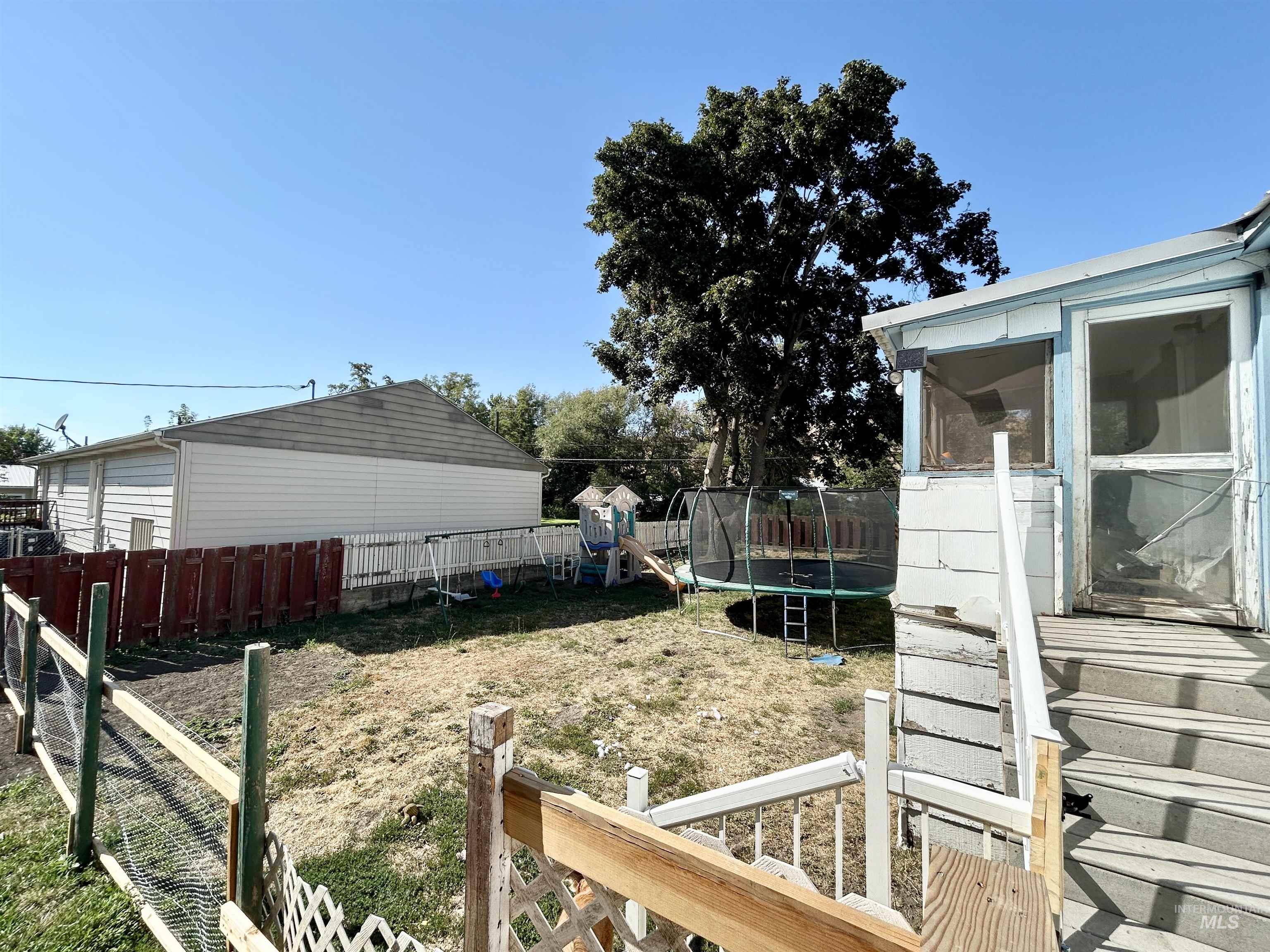 110 S 2nd St., Pomeroy, Washington 99347, 4 Bedrooms, 2 Bathrooms, Residential For Sale, Price $213,000,MLS 98956327