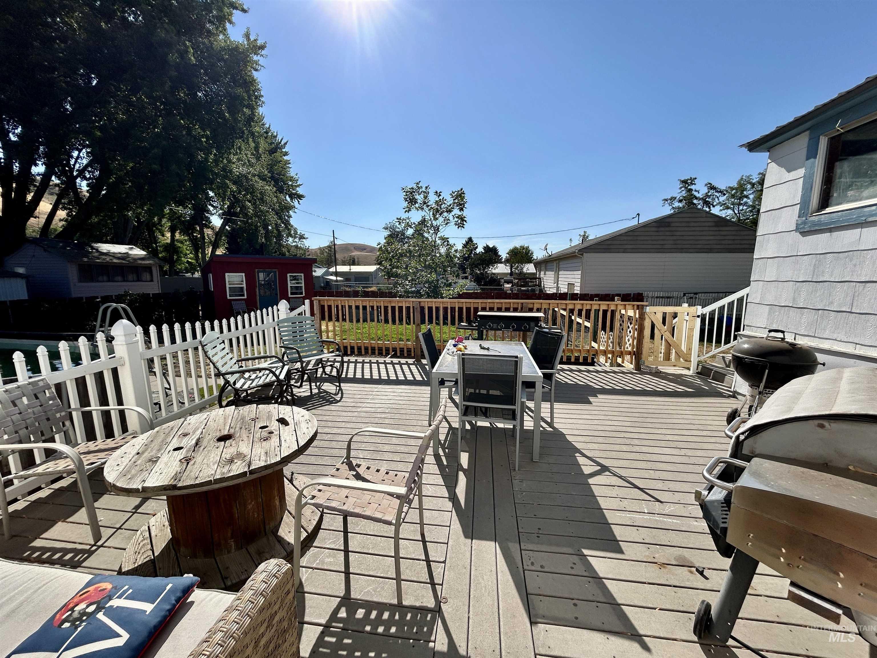 110 S 2nd St., Pomeroy, Washington 99347, 4 Bedrooms, 2 Bathrooms, Residential For Sale, Price $213,000,MLS 98956327