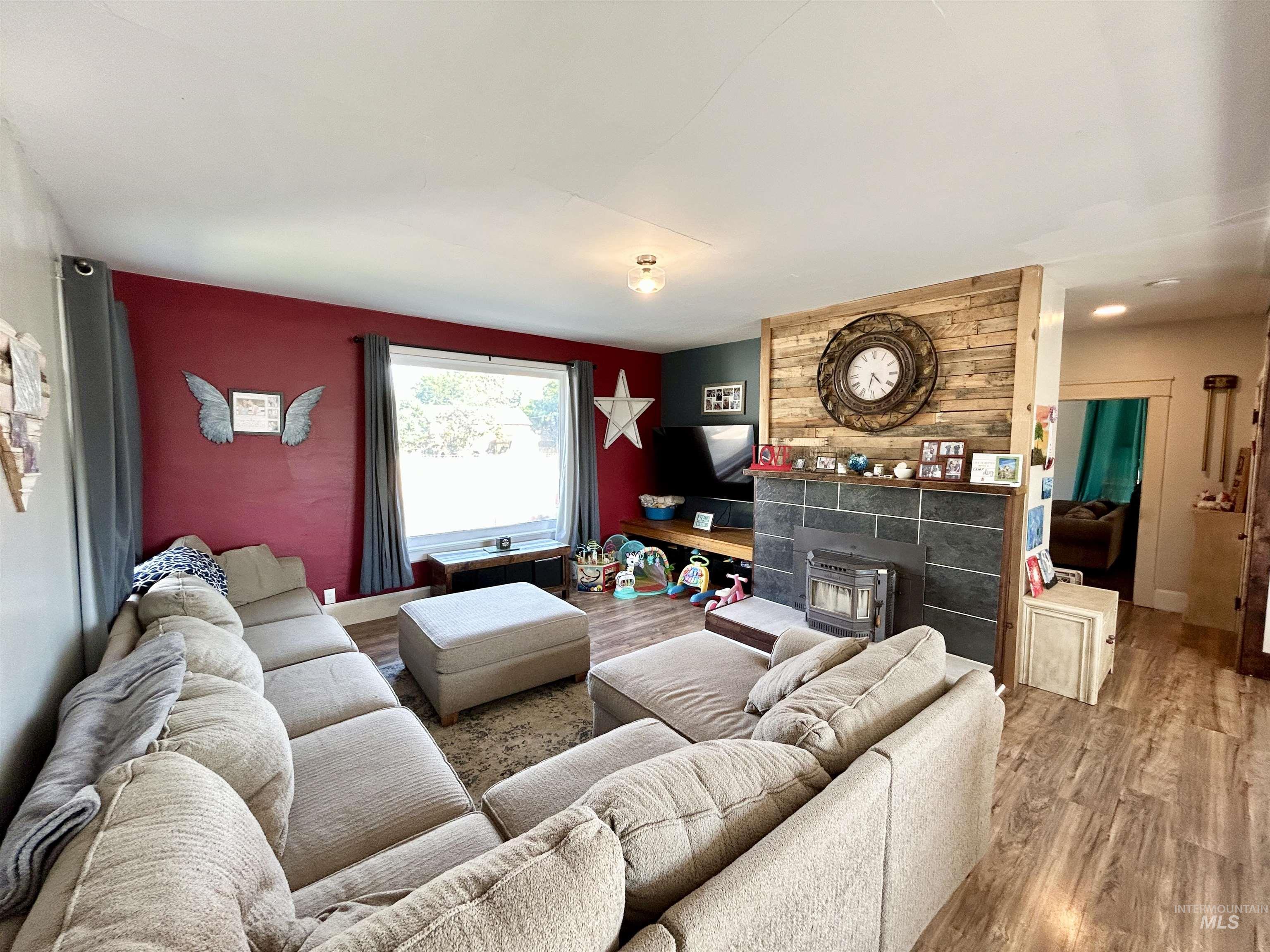 110 S 2nd St., Pomeroy, Washington 99347, 4 Bedrooms, 2 Bathrooms, Residential For Sale, Price $213,000,MLS 98956327