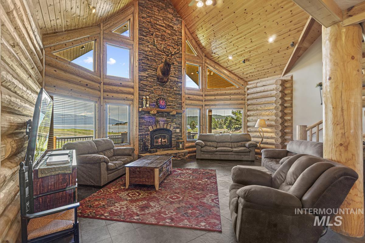 135 Par Drive, Cascade, Idaho 83611, 3 Bedrooms, 2.5 Bathrooms, Residential For Sale, Price $1,595,000,MLS 98956488