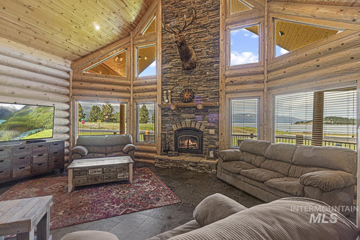 135 Par Drive, Cascade, Idaho 83611, 3 Bedrooms, 2.5 Bathrooms, Residential For Sale, Price $1,595,000,MLS 98956488
