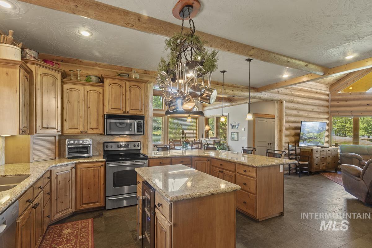 135 Par Drive, Cascade, Idaho 83611, 3 Bedrooms, 2.5 Bathrooms, Residential For Sale, Price $1,595,000,MLS 98956488