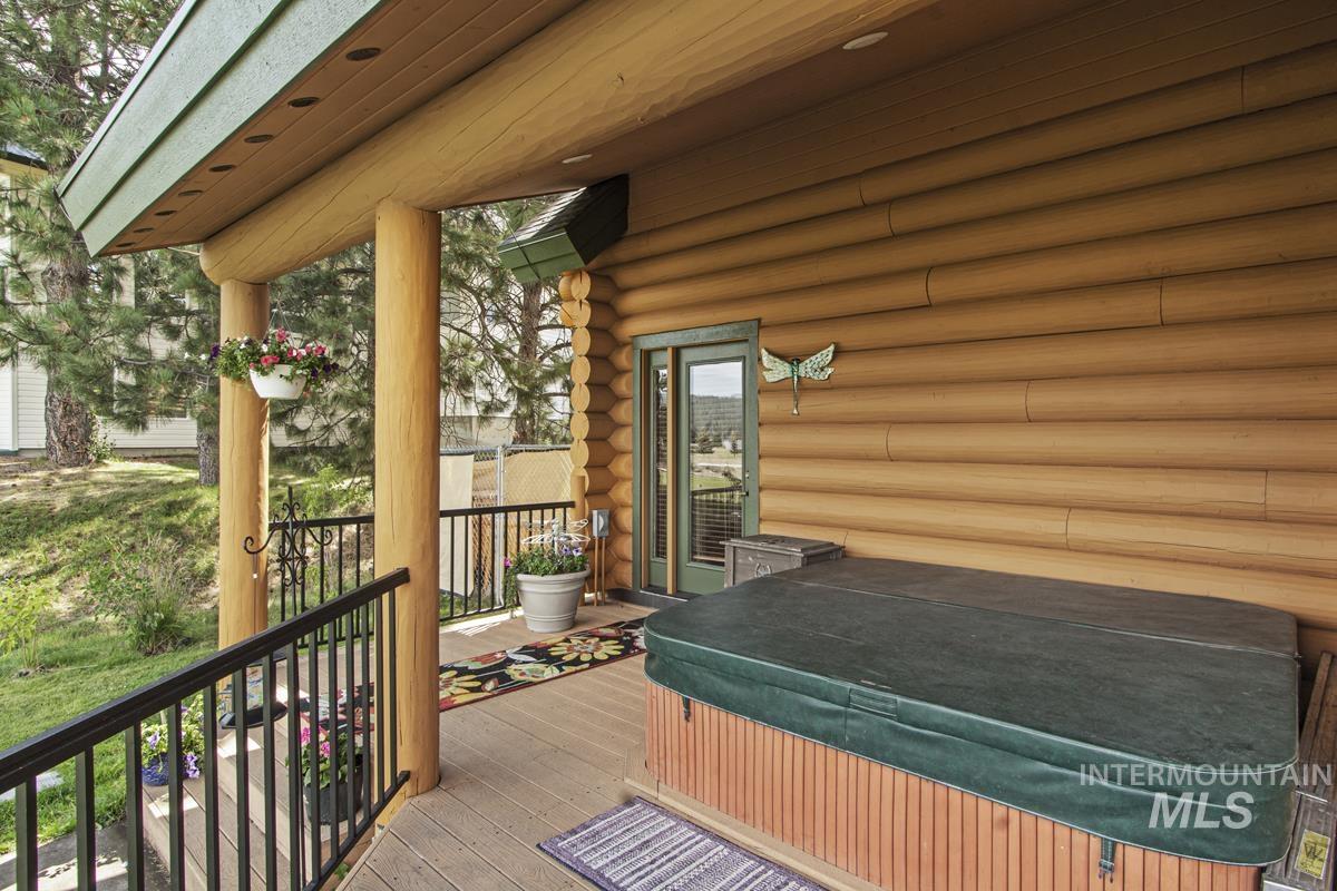 135 Par Drive, Cascade, Idaho 83611, 3 Bedrooms, 2.5 Bathrooms, Residential For Sale, Price $1,595,000,MLS 98956488