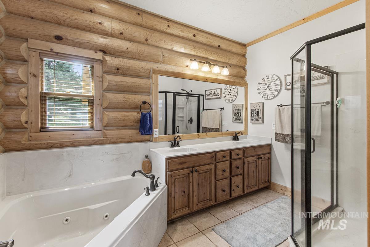 135 Par Drive, Cascade, Idaho 83611, 3 Bedrooms, 2.5 Bathrooms, Residential For Sale, Price $1,595,000,MLS 98956488