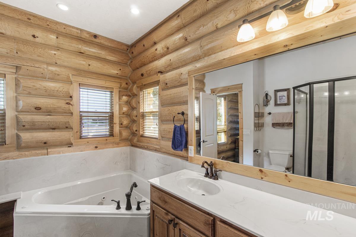 135 Par Drive, Cascade, Idaho 83611, 3 Bedrooms, 2.5 Bathrooms, Residential For Sale, Price $1,595,000,MLS 98956488