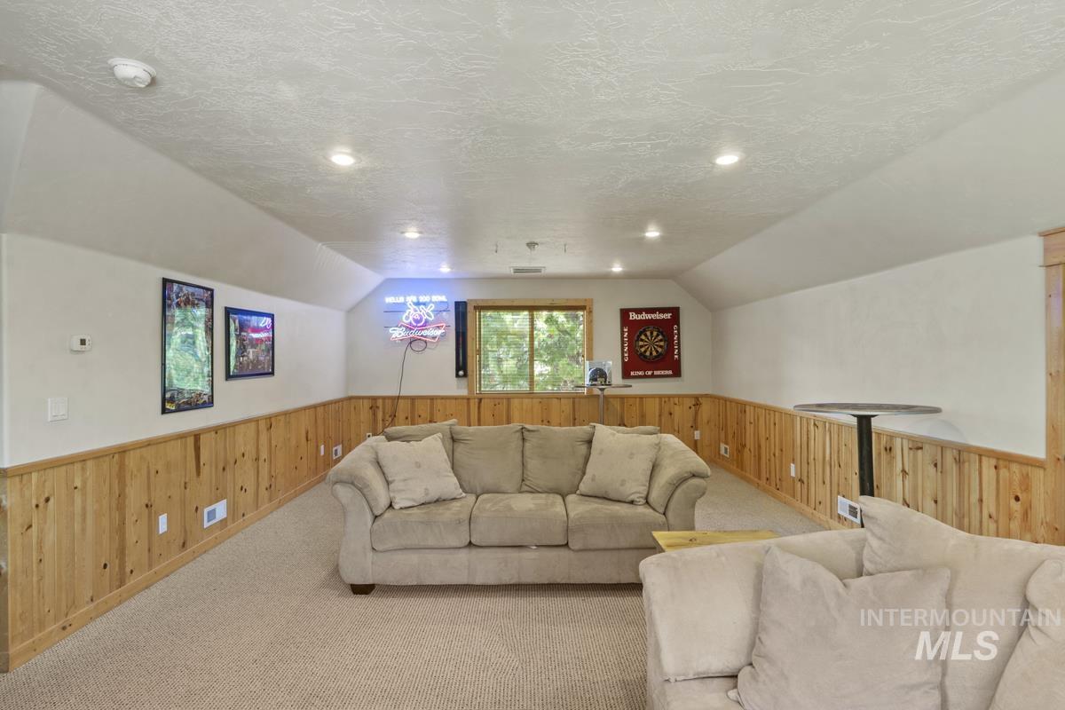 135 Par Drive, Cascade, Idaho 83611, 3 Bedrooms, 2.5 Bathrooms, Residential For Sale, Price $1,595,000,MLS 98956488