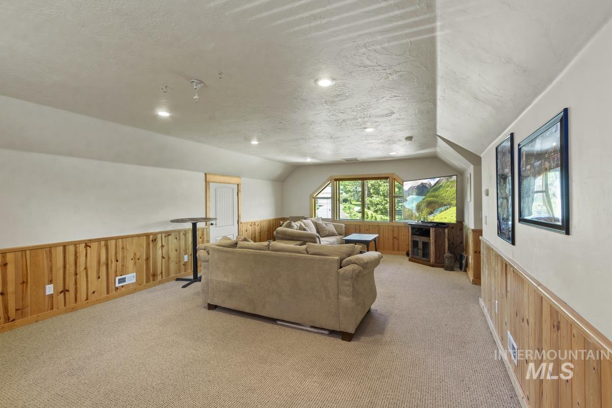 135 Par Drive, Cascade, Idaho 83611, 3 Bedrooms, 2.5 Bathrooms, Residential For Sale, Price $1,595,000, 98956488