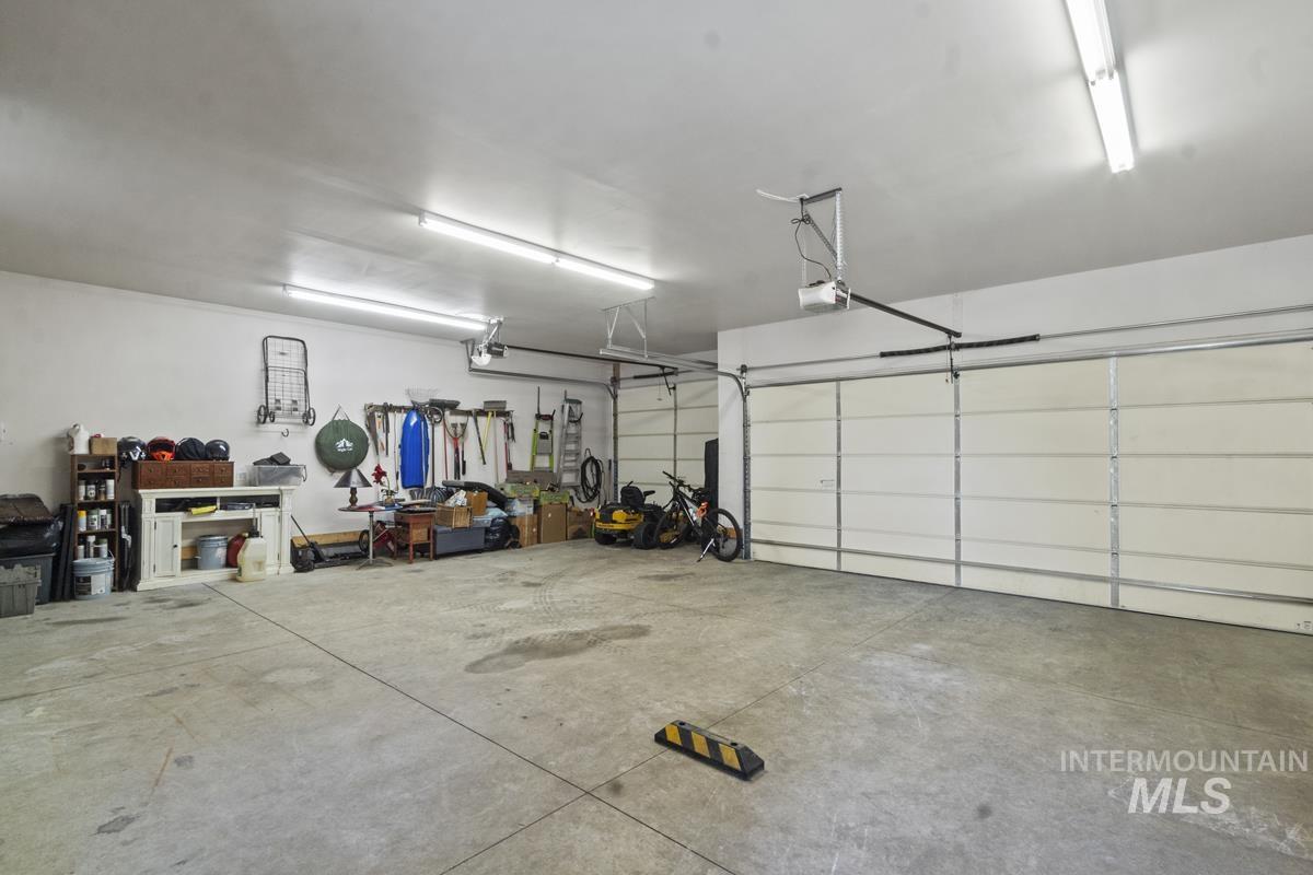 135 Par Drive, Cascade, Idaho 83611, 3 Bedrooms, 2.5 Bathrooms, Residential For Sale, Price $1,595,000, 98956488