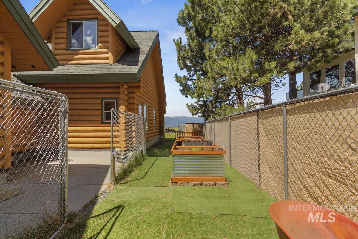 135 Par Drive, Cascade, Idaho 83611, 3 Bedrooms, 2.5 Bathrooms, Residential For Sale, Price $1,595,000, 98956488