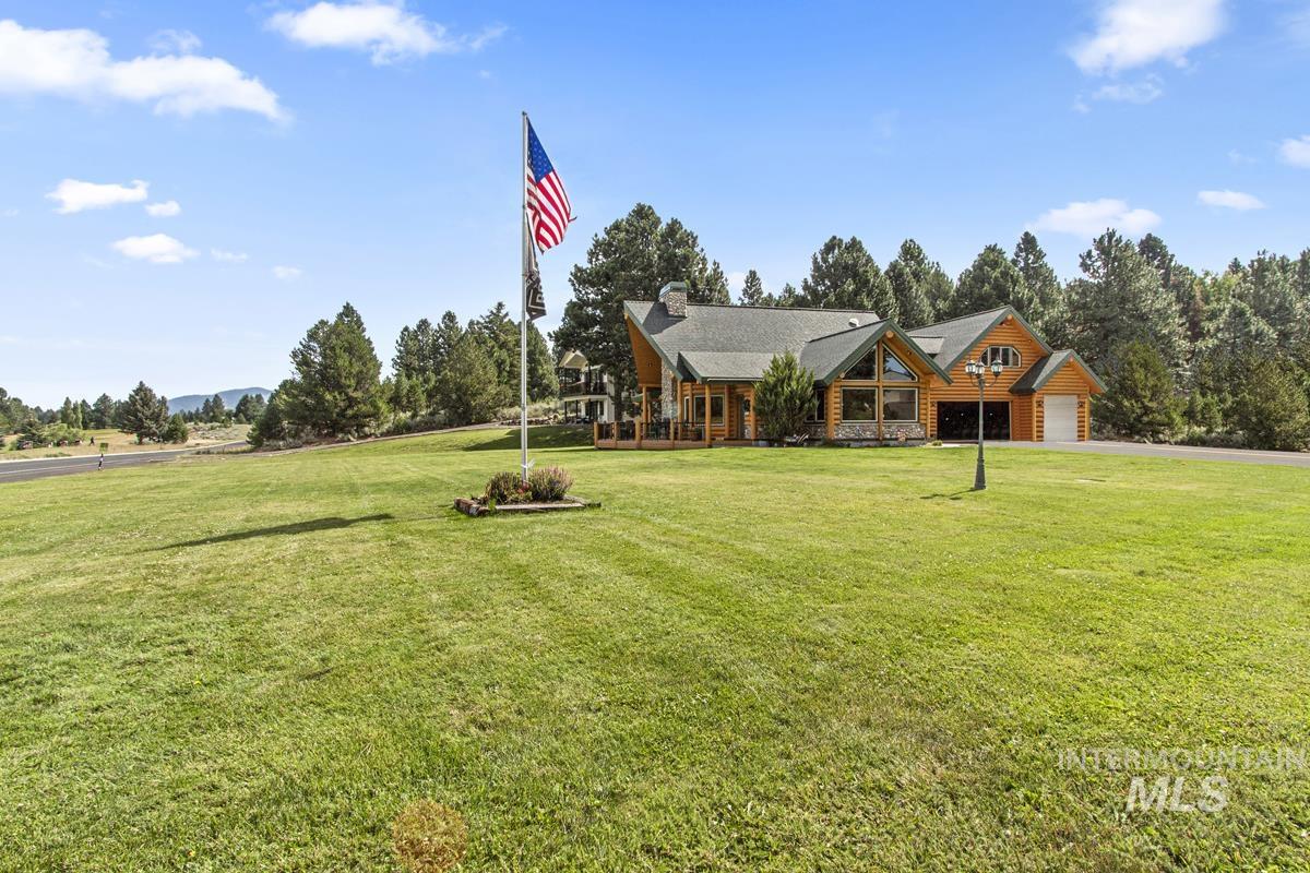 135 Par Drive, Cascade, Idaho 83611, 3 Bedrooms, 2.5 Bathrooms, Residential For Sale, Price $1,595,000, 98956488