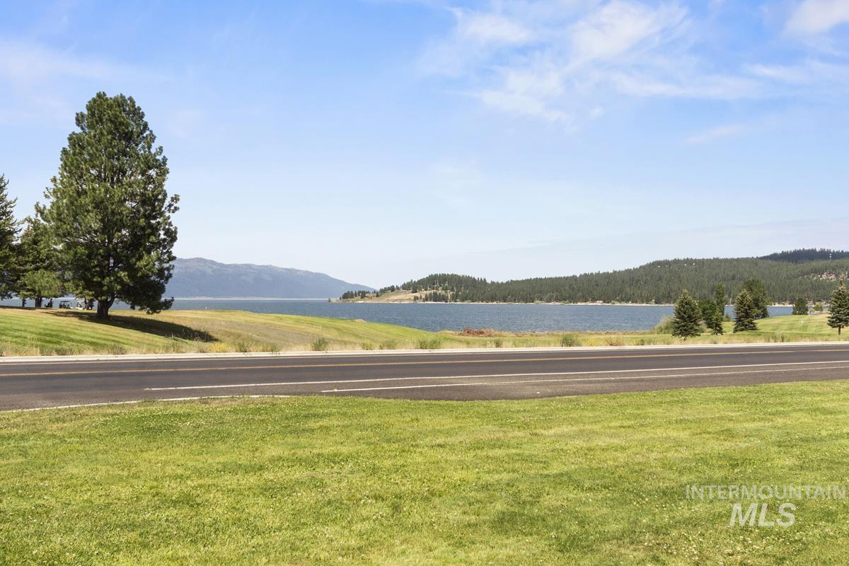 135 Par Drive, Cascade, Idaho 83611, 3 Bedrooms, 2.5 Bathrooms, Residential For Sale, Price $1,595,000,MLS 98956488