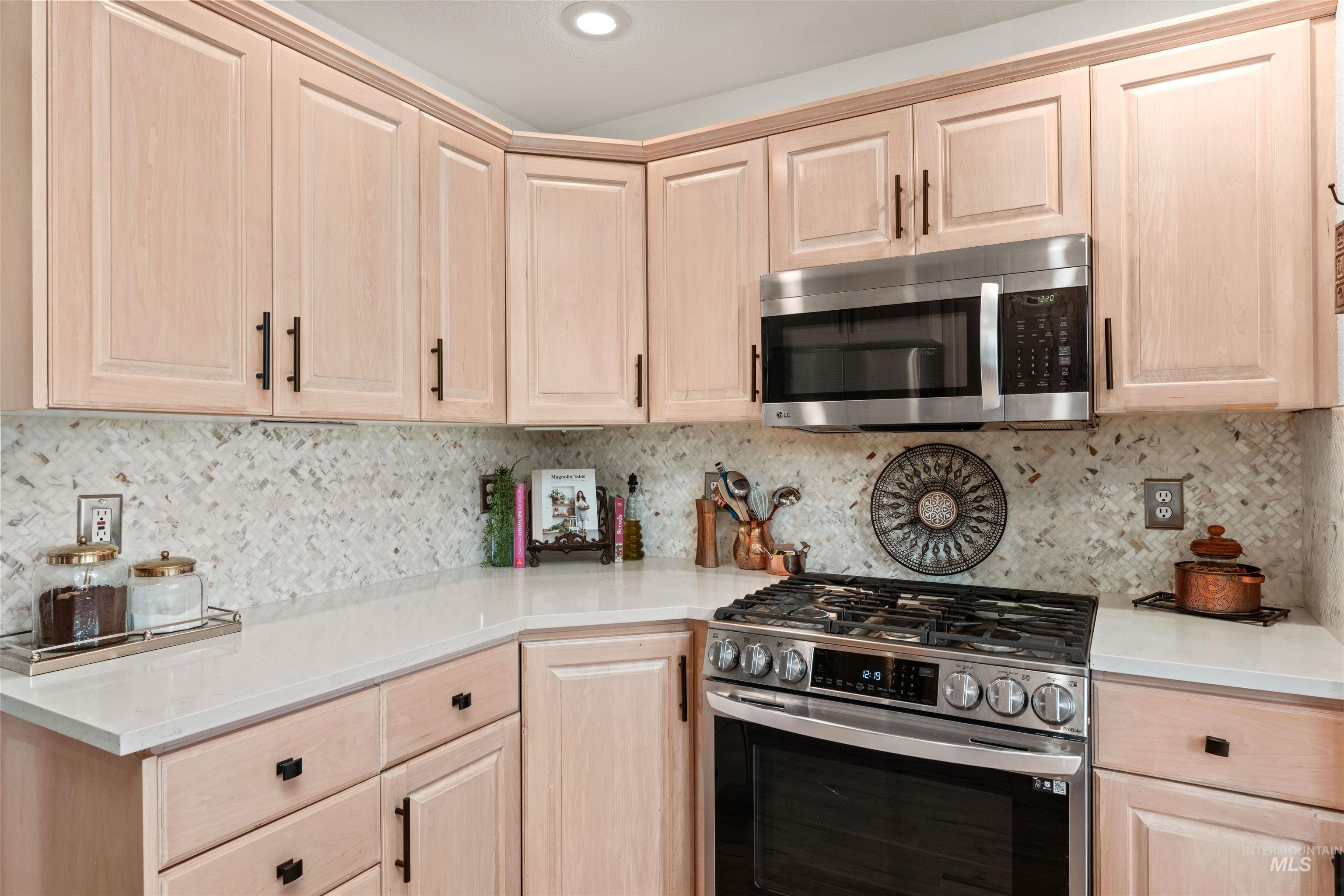 238 Walnut Creek Way, Nampa, Idaho 83686, 3 Bedrooms, 2.5 Bathrooms, Residential For Sale, Price $527,000,MLS 98956518