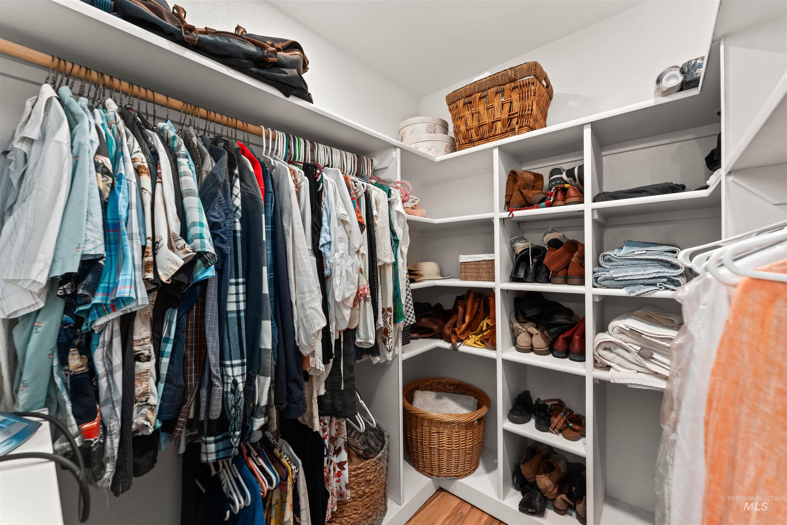 238 Walnut Creek Way, Nampa, Idaho 83686, 3 Bedrooms, 2.5 Bathrooms, Residential For Sale, Price $527,000,MLS 98956518