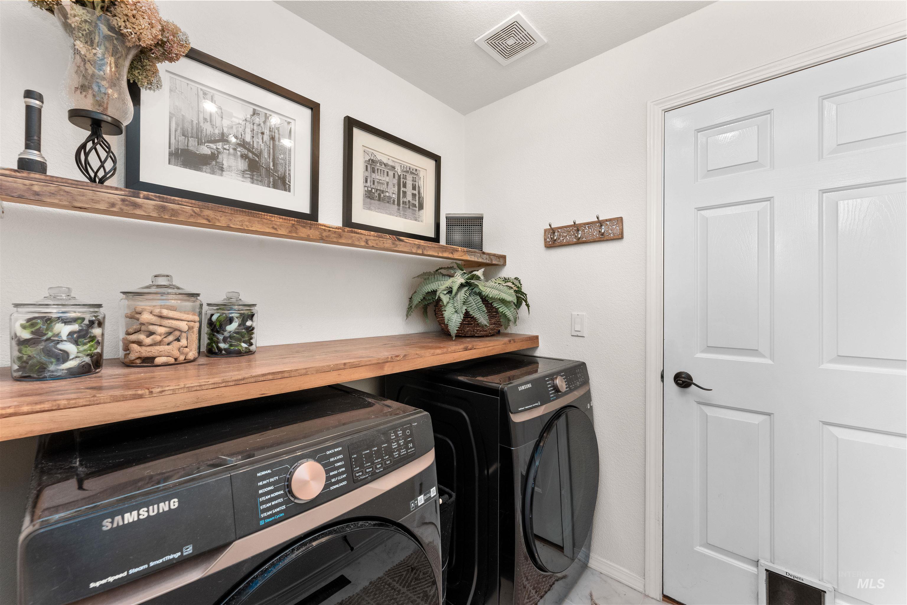 238 Walnut Creek Way, Nampa, Idaho 83686, 3 Bedrooms, 2.5 Bathrooms, Residential For Sale, Price $527,000,MLS 98956518