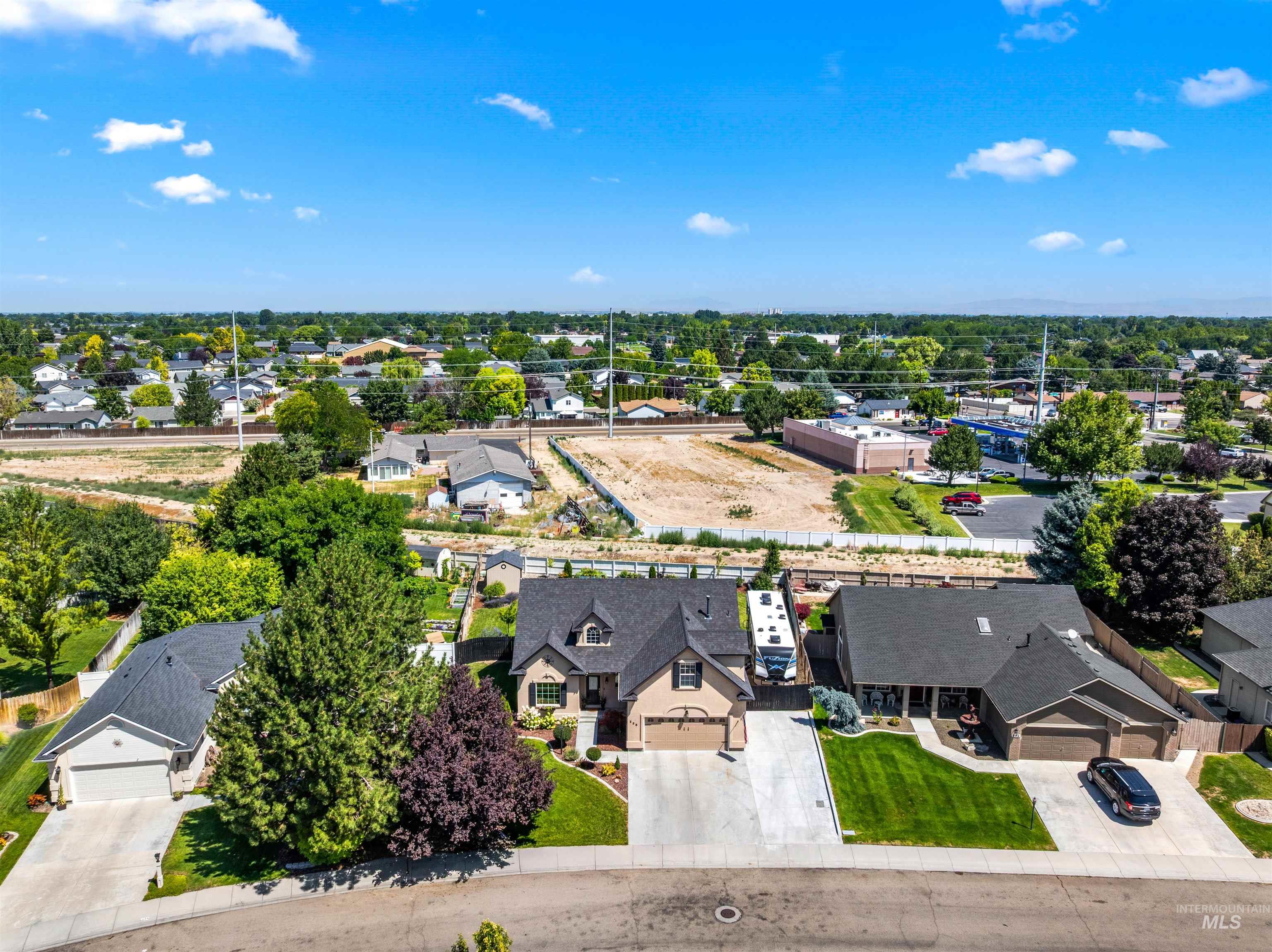 238 Walnut Creek Way, Nampa, Idaho 83686, 3 Bedrooms, 2.5 Bathrooms, Residential For Sale, Price $527,000,MLS 98956518