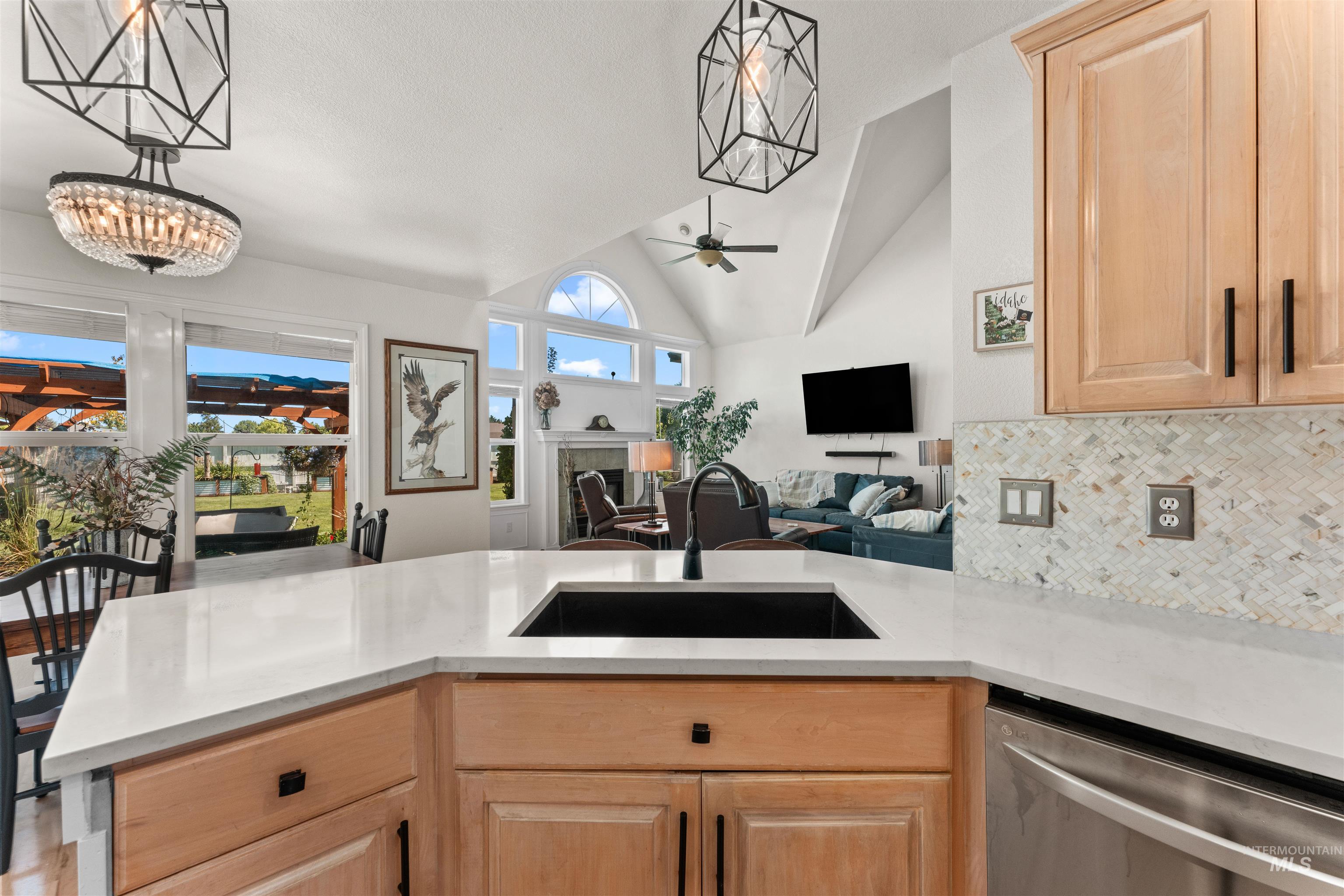 238 Walnut Creek Way, Nampa, Idaho 83686, 3 Bedrooms, 2.5 Bathrooms, Residential For Sale, Price $527,000,MLS 98956518