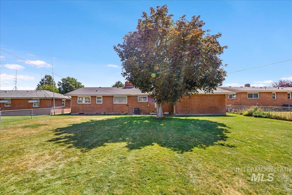 605 Monte Vista Dr, Twin Falls, Idaho 83301, 4 Bedrooms, 2.5 Bathrooms, Residential For Sale, Price $435,000,MLS 98956533