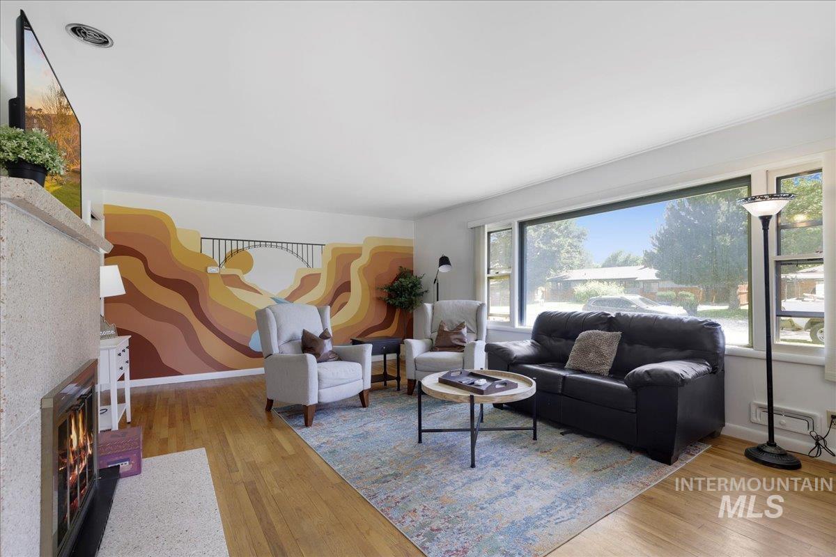 605 Monte Vista Dr, Twin Falls, Idaho 83301, 4 Bedrooms, 2.5 Bathrooms, Residential For Sale, Price $435,000,MLS 98956533