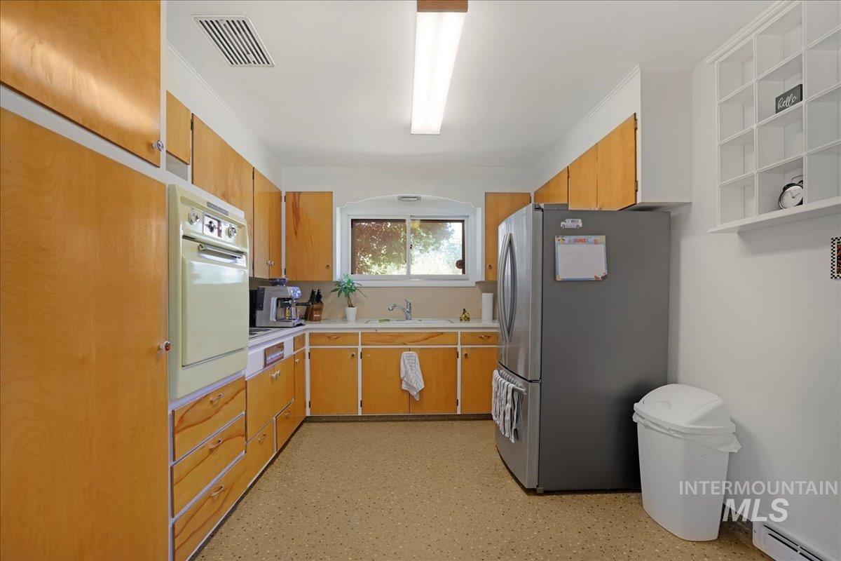 605 Monte Vista Dr, Twin Falls, Idaho 83301, 4 Bedrooms, 2.5 Bathrooms, Residential For Sale, Price $435,000,MLS 98956533