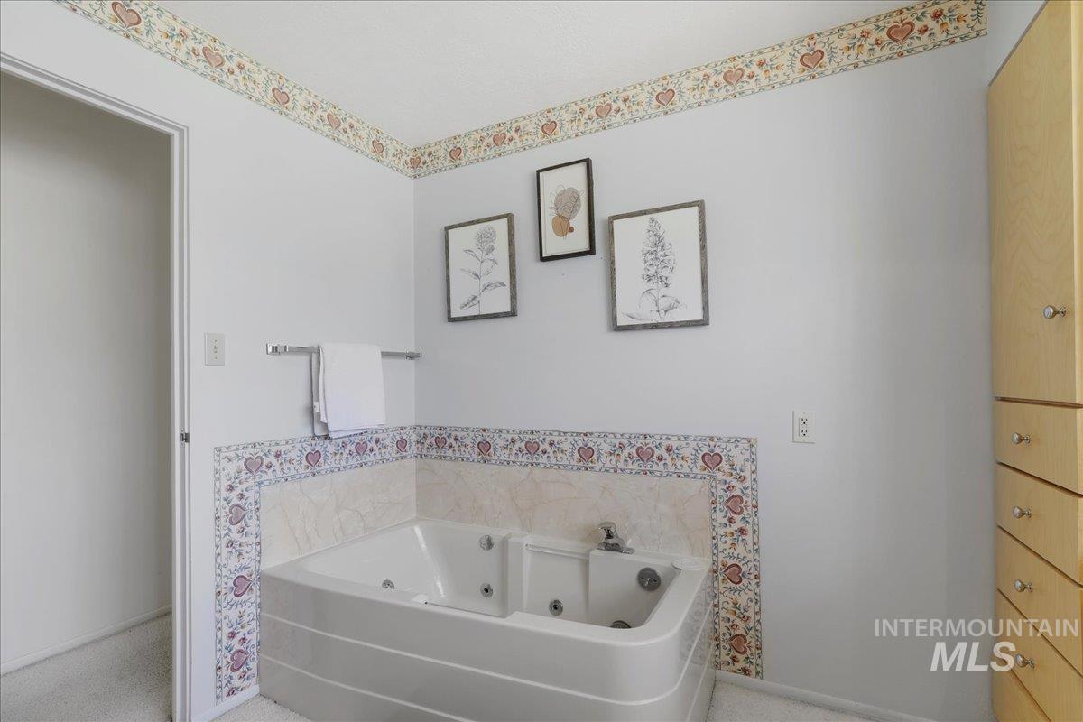 605 Monte Vista Dr, Twin Falls, Idaho 83301, 4 Bedrooms, 2.5 Bathrooms, Residential For Sale, Price $435,000,MLS 98956533