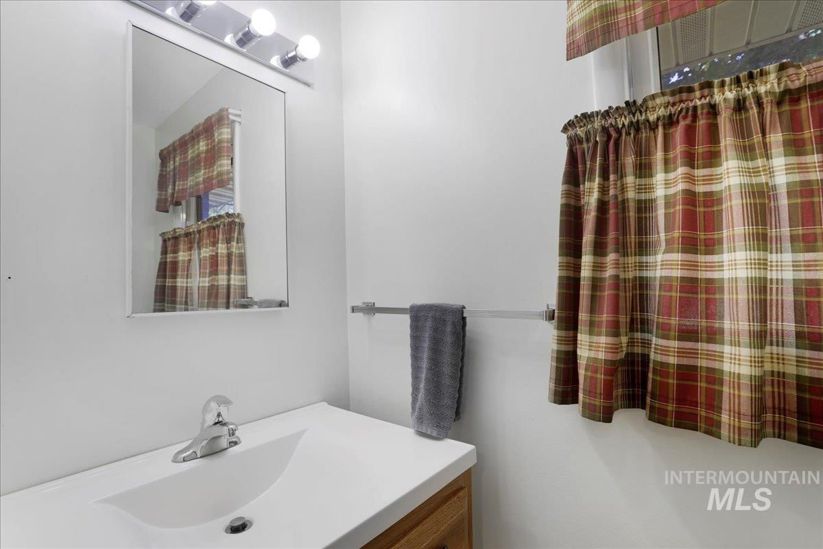 605 Monte Vista Dr, Twin Falls, Idaho 83301, 4 Bedrooms, 2.5 Bathrooms, Residential For Sale, Price $435,000,MLS 98956533