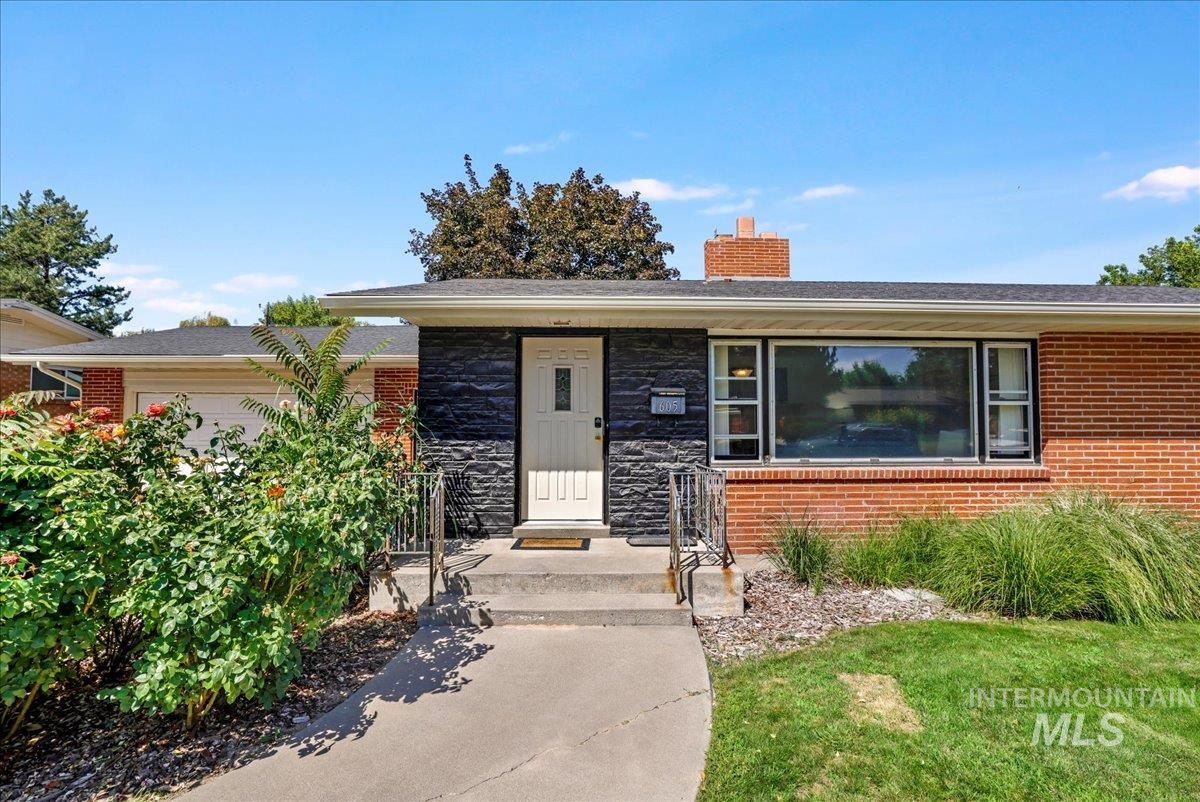605 Monte Vista Dr, Twin Falls, Idaho 83301, 4 Bedrooms, 2.5 Bathrooms, Residential For Sale, Price $435,000,MLS 98956533