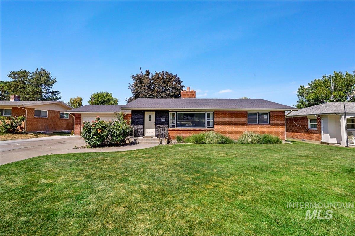 605 Monte Vista Dr, Twin Falls, Idaho 83301, 4 Bedrooms, 2.5 Bathrooms, Residential For Sale, Price $435,000,MLS 98956533