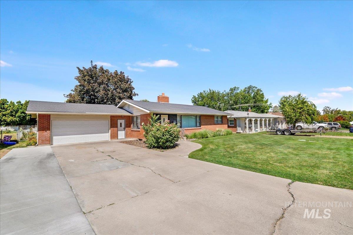 605 Monte Vista Dr, Twin Falls, Idaho 83301, 4 Bedrooms, 2.5 Bathrooms, Residential For Sale, Price $435,000,MLS 98956533