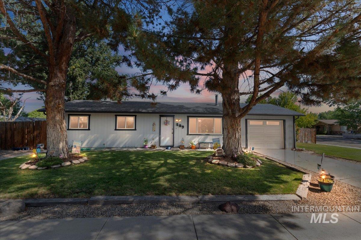 809 Hudson, Middleton, Idaho 83644, 3 Bedrooms, 1 Bathroom, Residential For Sale, Price $325,000,MLS 98956574