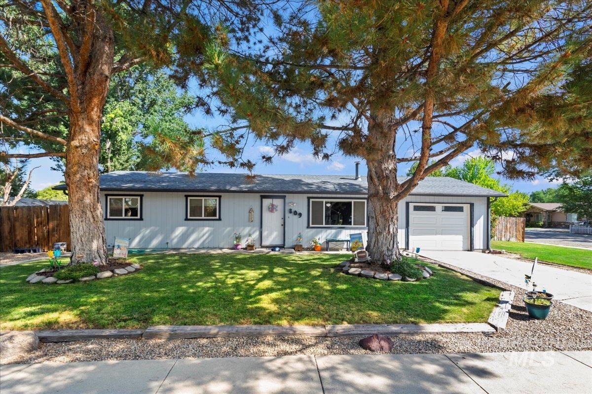 809 Hudson, Middleton, Idaho 83644, 3 Bedrooms, 1 Bathroom, Residential For Sale, Price $325,000,MLS 98956574