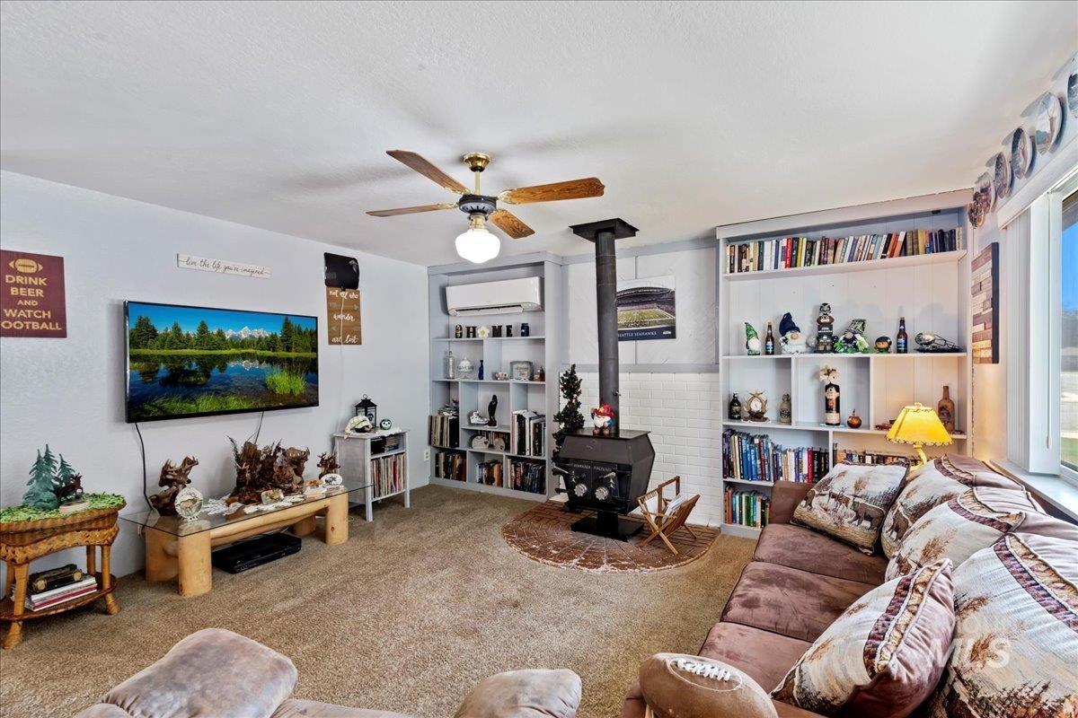 809 Hudson, Middleton, Idaho 83644, 3 Bedrooms, 1 Bathroom, Residential For Sale, Price $325,000,MLS 98956574