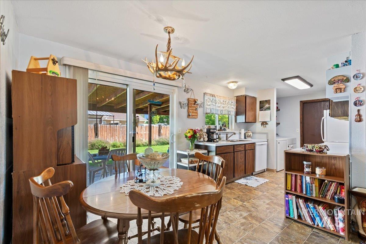 809 Hudson, Middleton, Idaho 83644, 3 Bedrooms, 1 Bathroom, Residential For Sale, Price $325,000,MLS 98956574